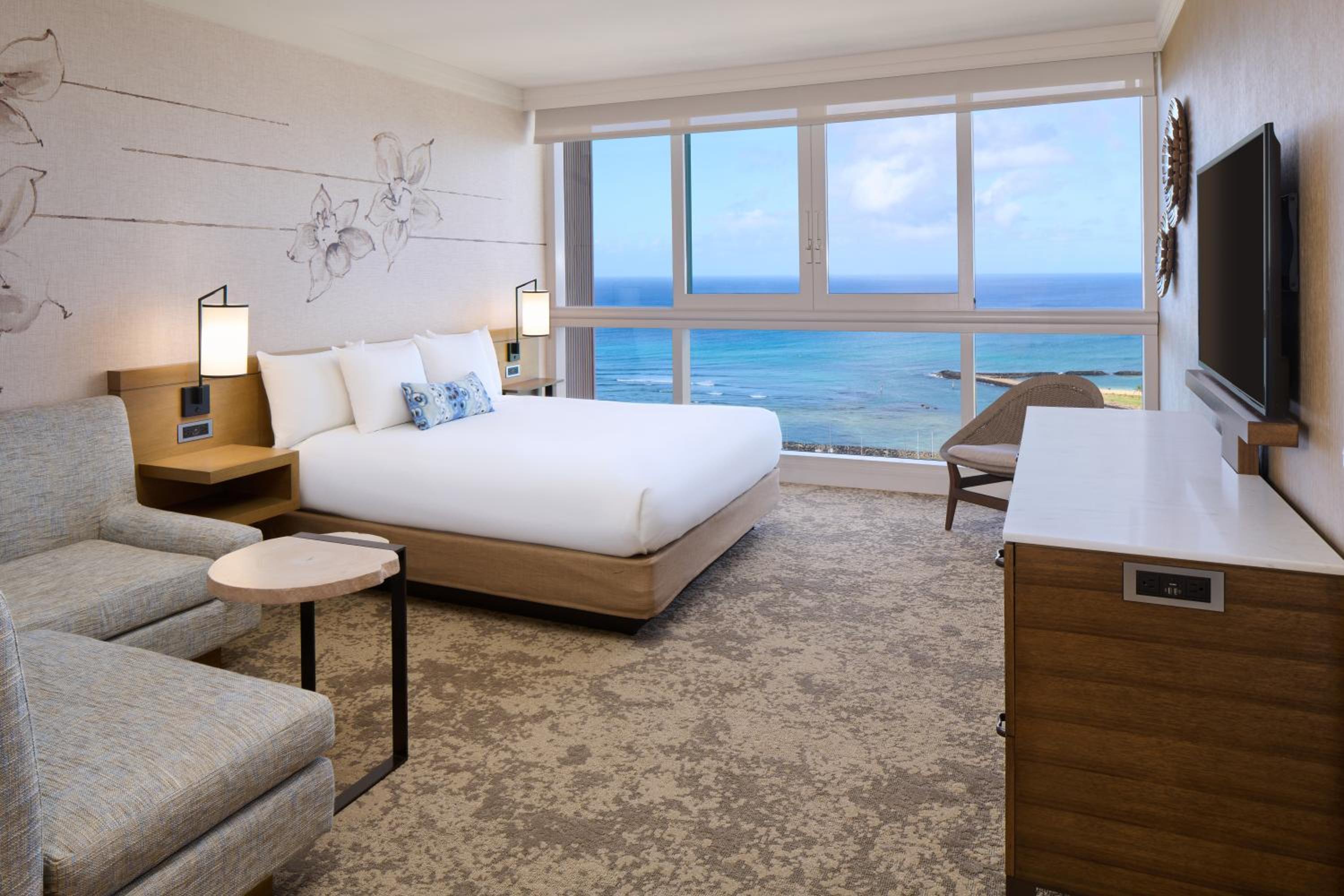 Oceanfront 1 Bedroom Suite - 1 King - Photo 1