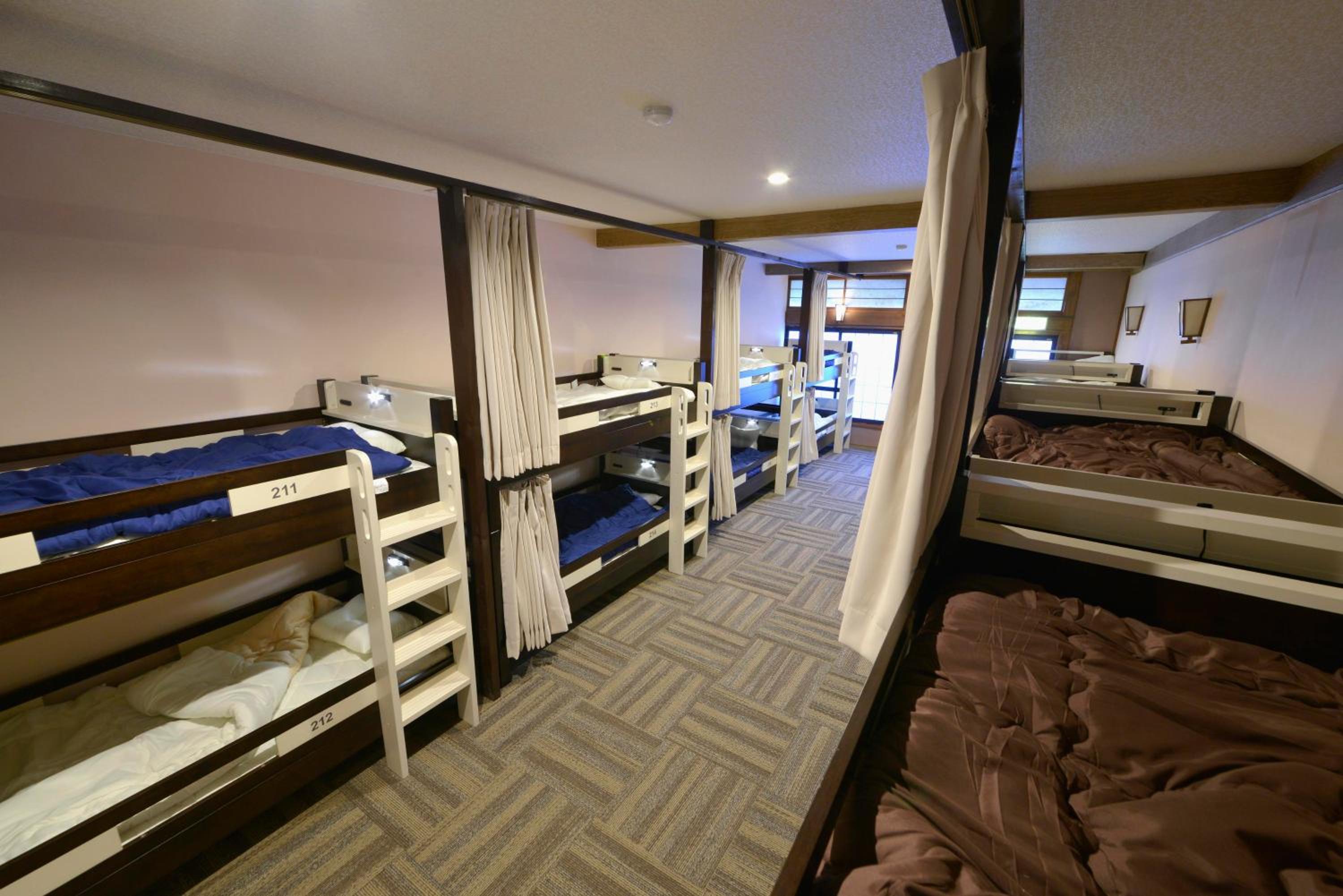 8-Bed Mixed Dormitory Room photo 1