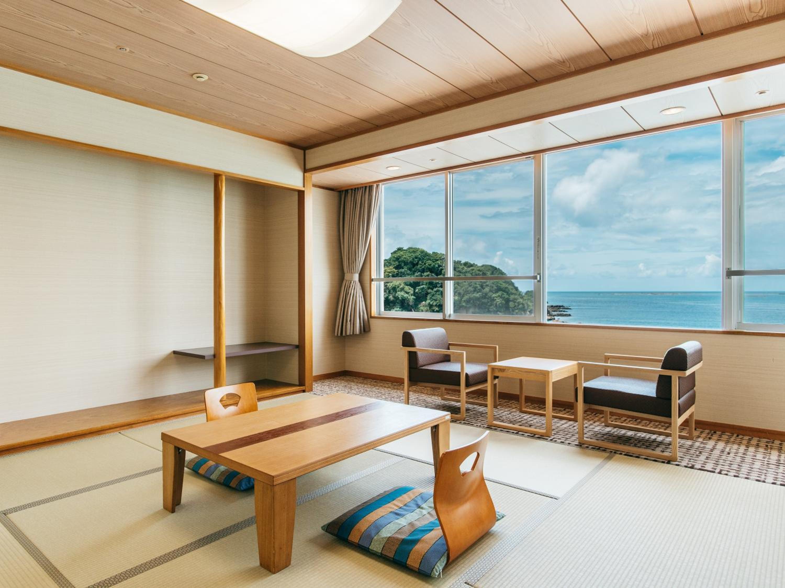 Japanese-style Room with 8 Tatami (MAX 4 Adults)