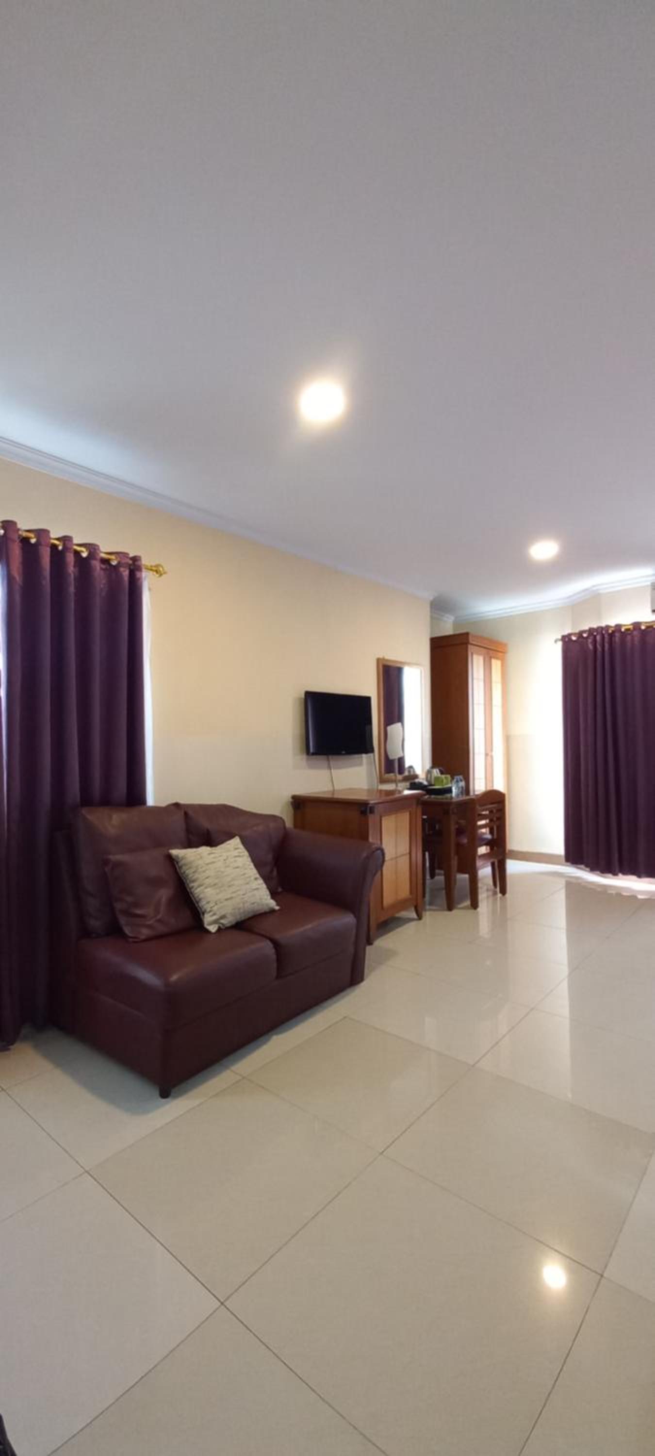 Family Room (2 Adults + 2 Children) - Photo 3