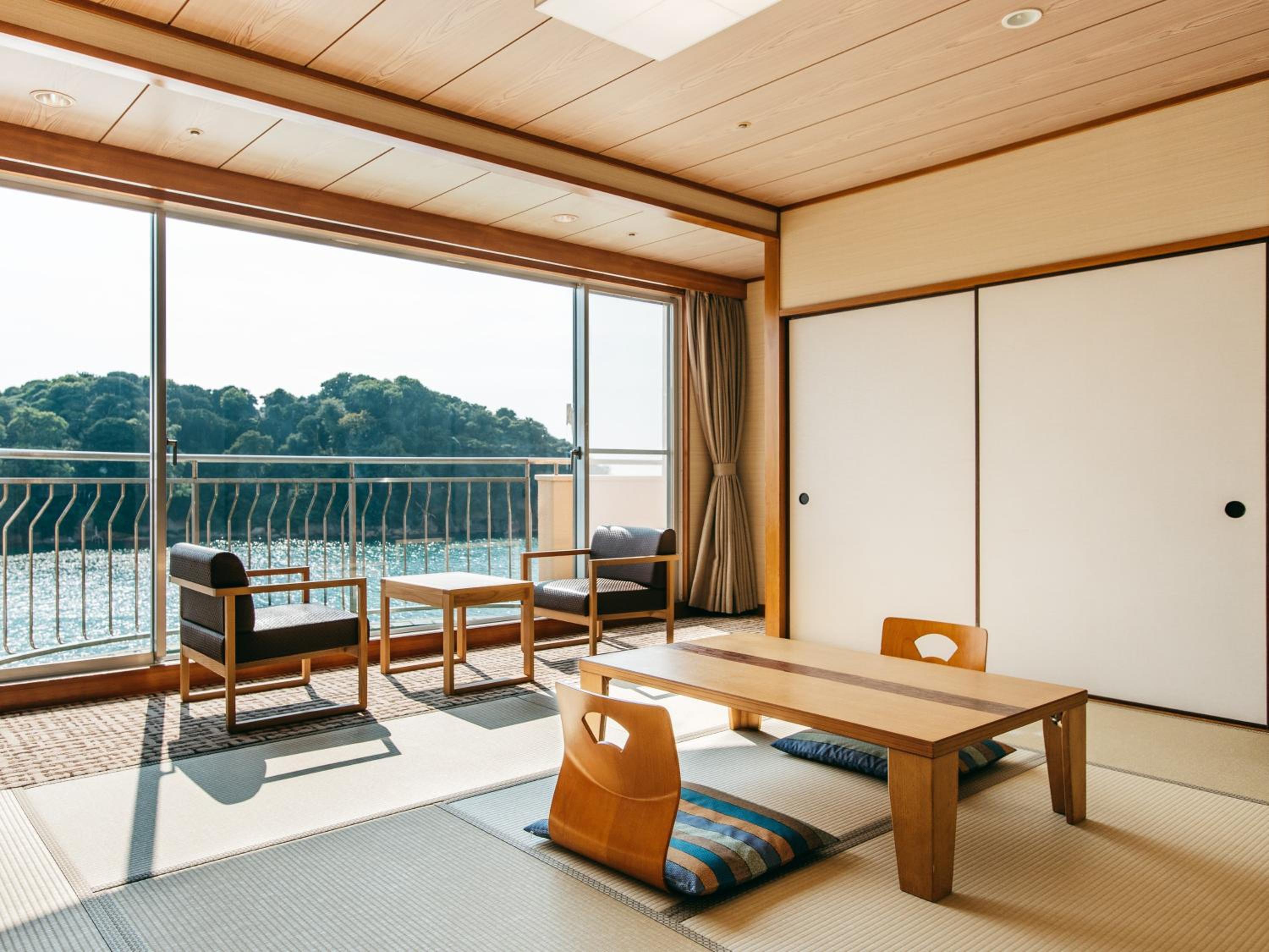 Japanese-style Room with 10 Tatami (MAX 5 Adults) photo 2