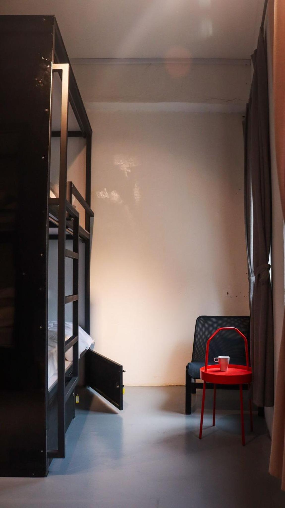 Single Capsule In Mixed Sharing Room photo 1