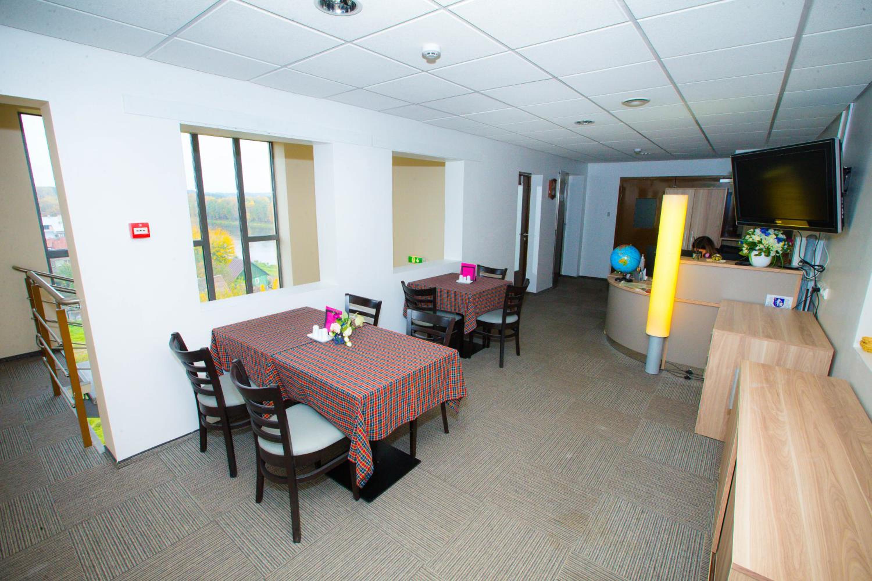 Quadruple Room with Bathroom - Photo 8