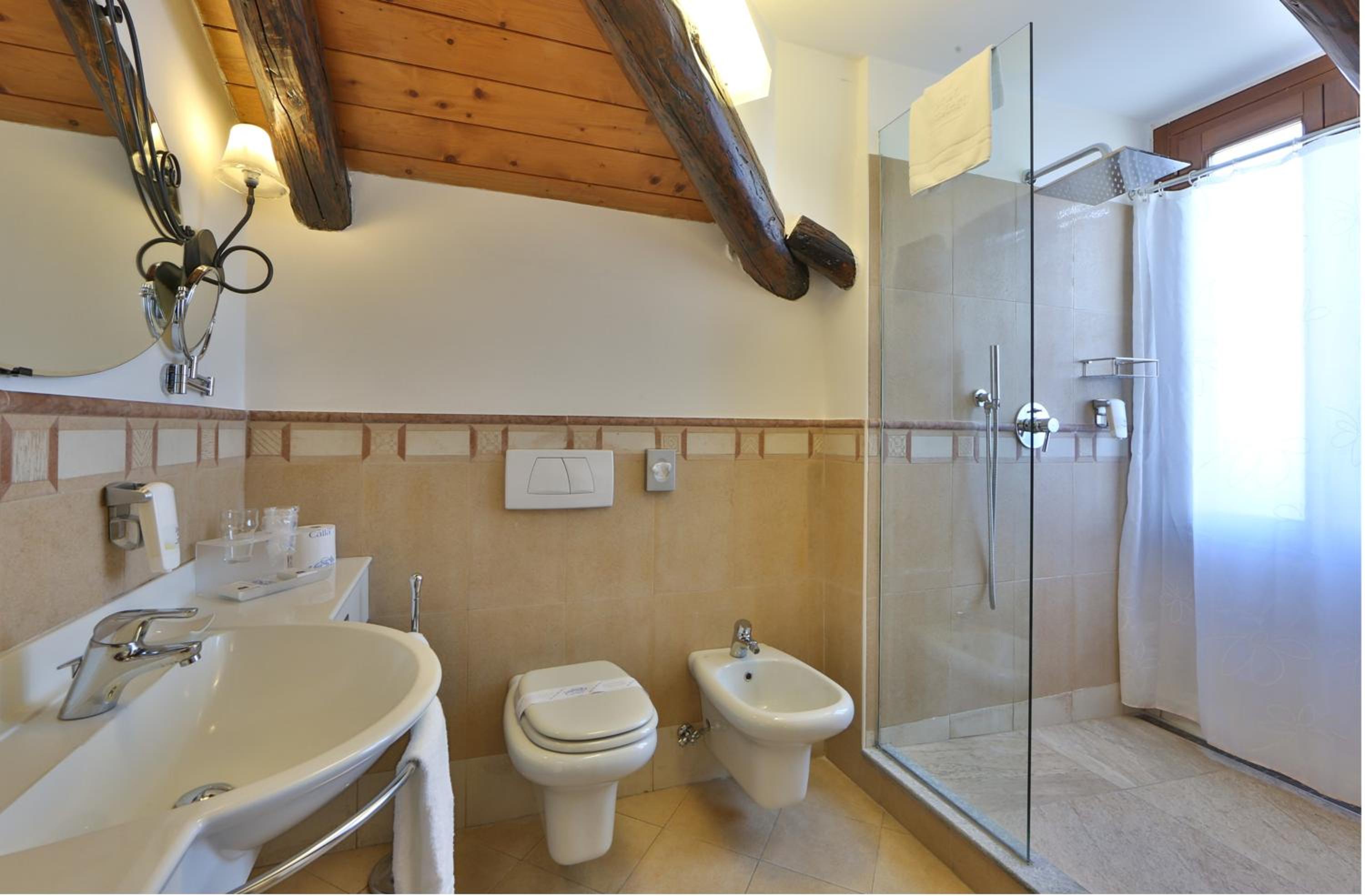 Twin Room - Photo 9