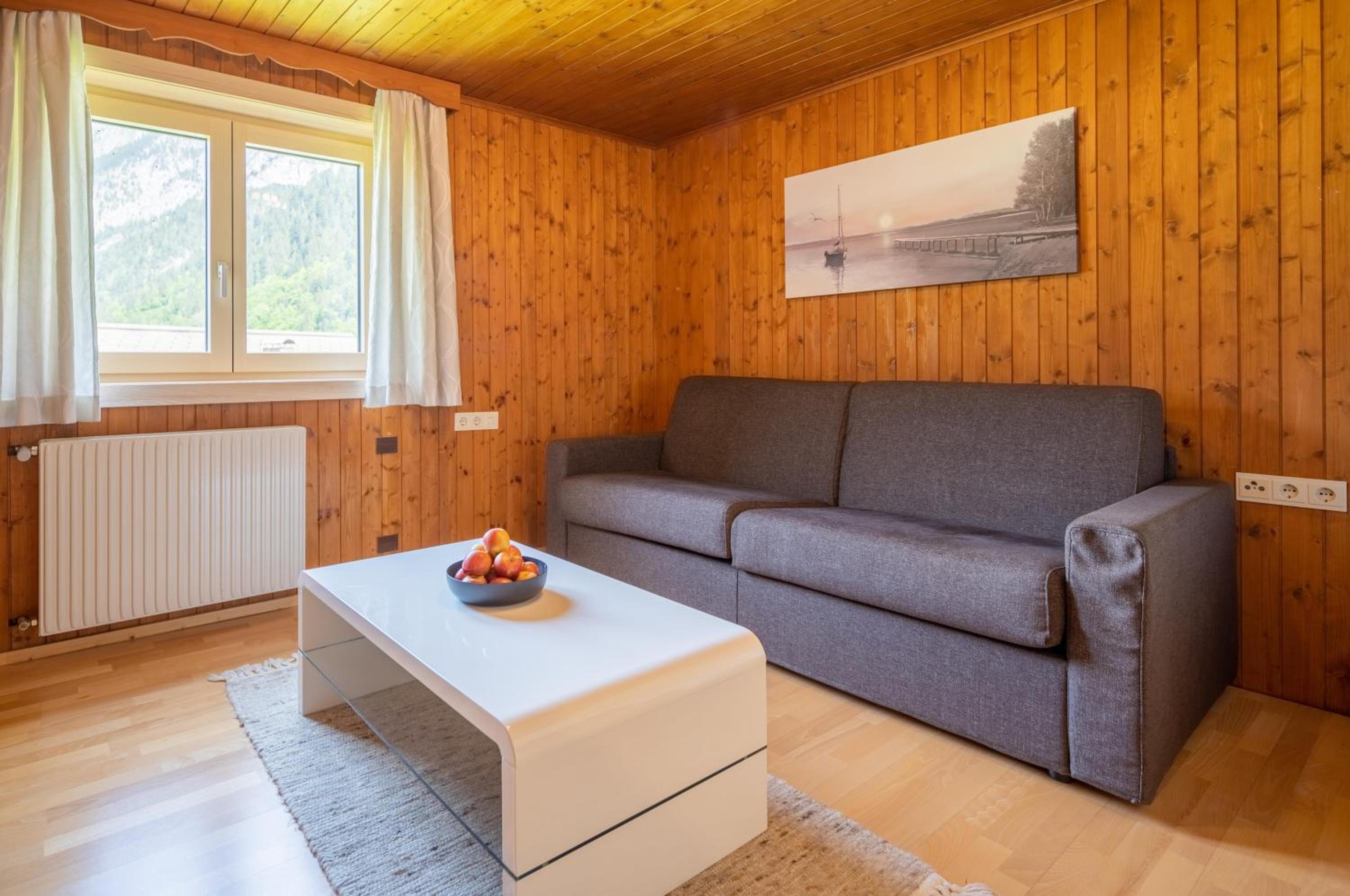 Three-Bedroom Apartment with Shower photo 1