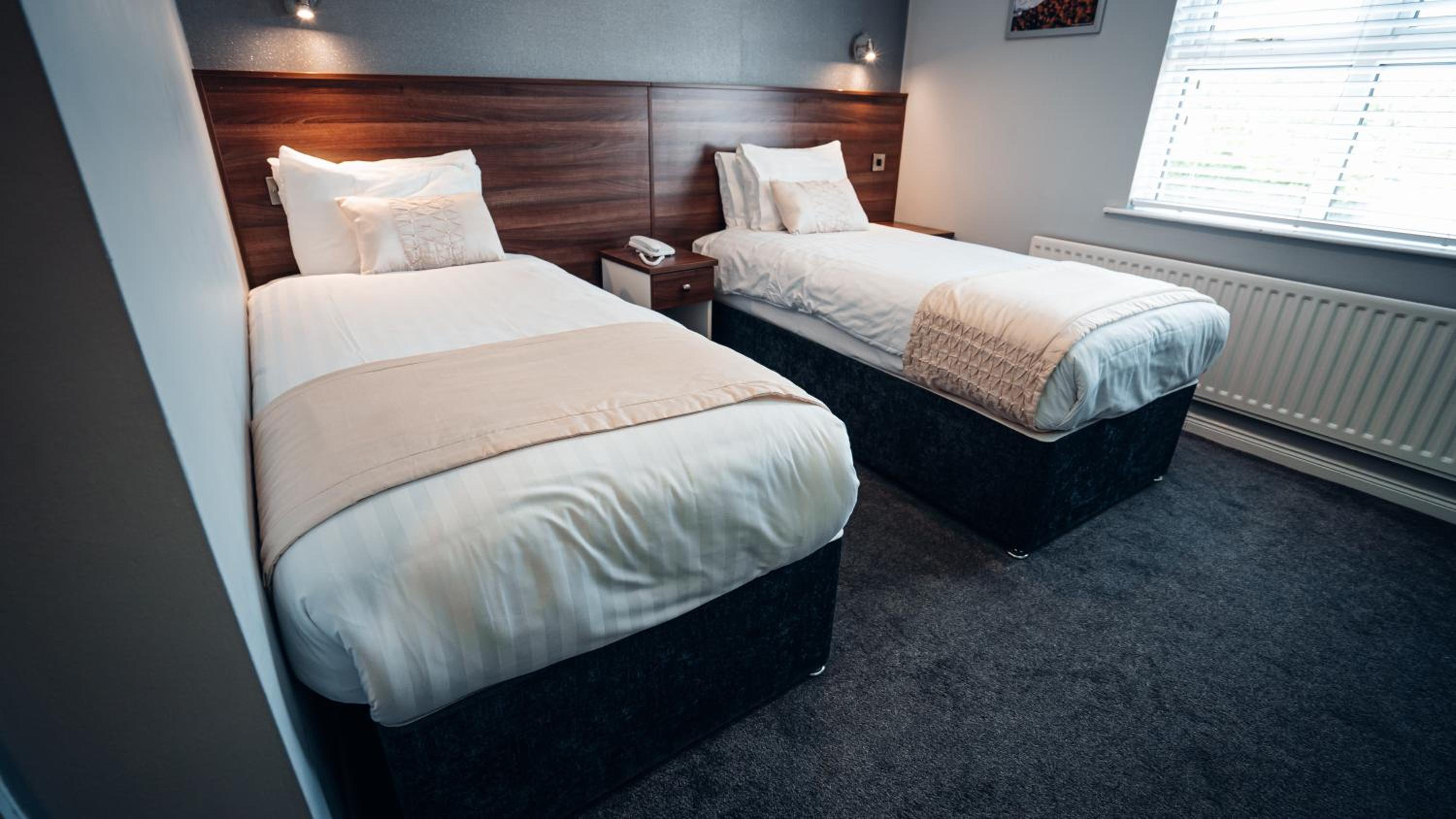 Twin Room - Photo 3