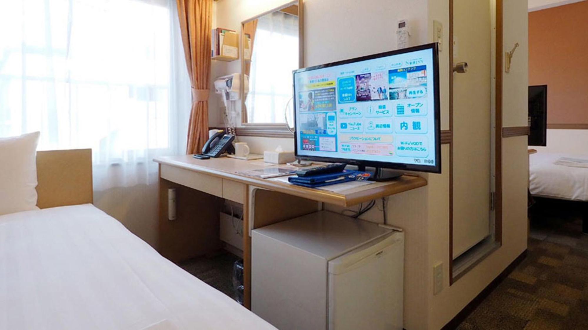 Standard Twin Room with a Shower & Bath Room between Beds - Smoking