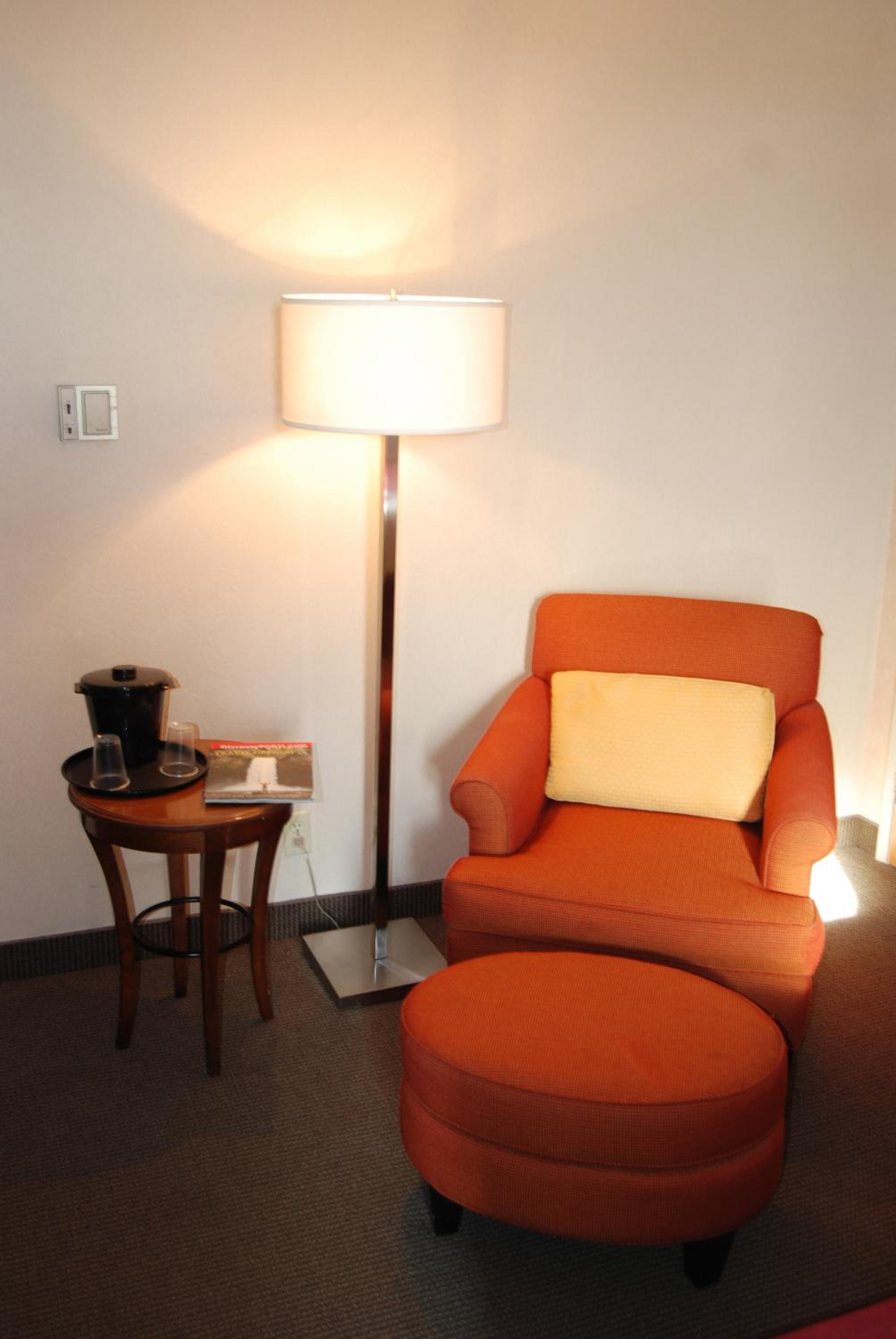 Deluxe King Room - Photo 10