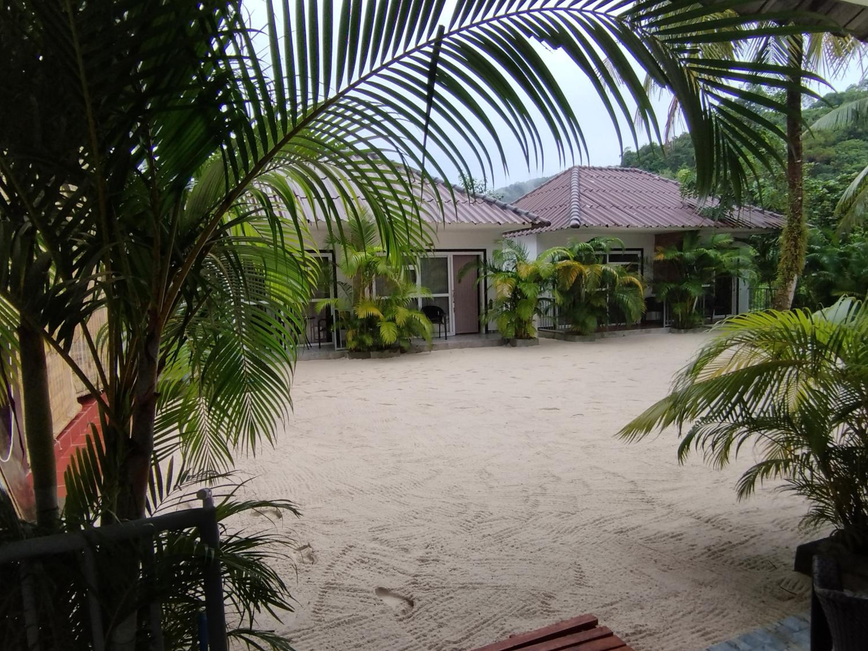 Deluxe Bungalow with Garden View photo 3