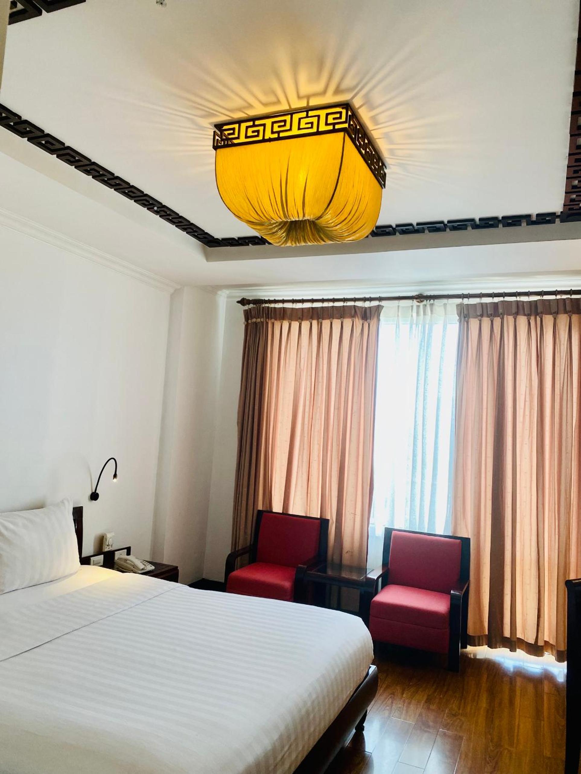 Deluxe Double Room with Balcony - Photo 6