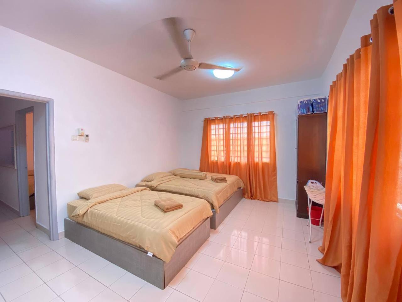 Three-Bedroom Apartment photo 2