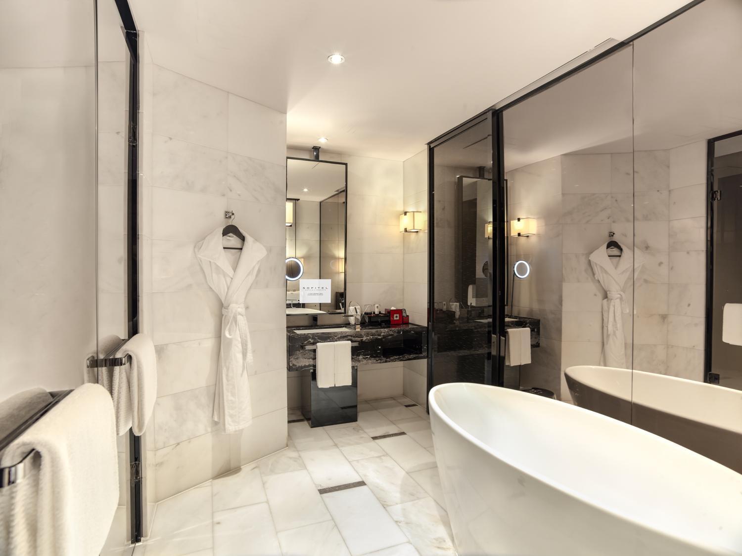 Superior King Room - Photo 3