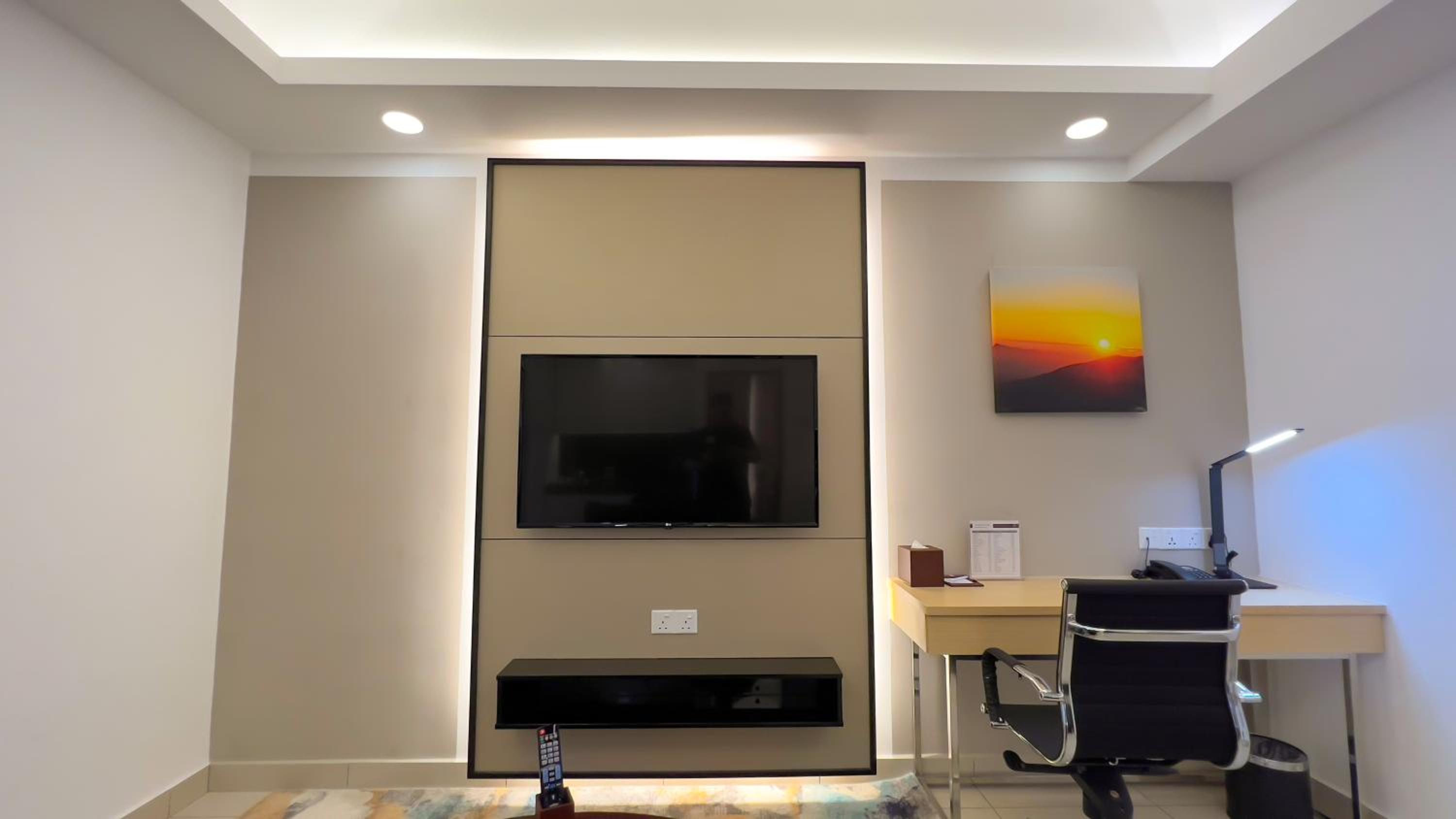Two-Bedroom Suite - Photo 9