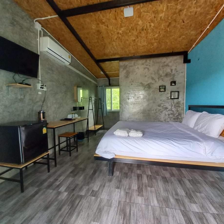 Deluxe Double or Twin Room photo 2