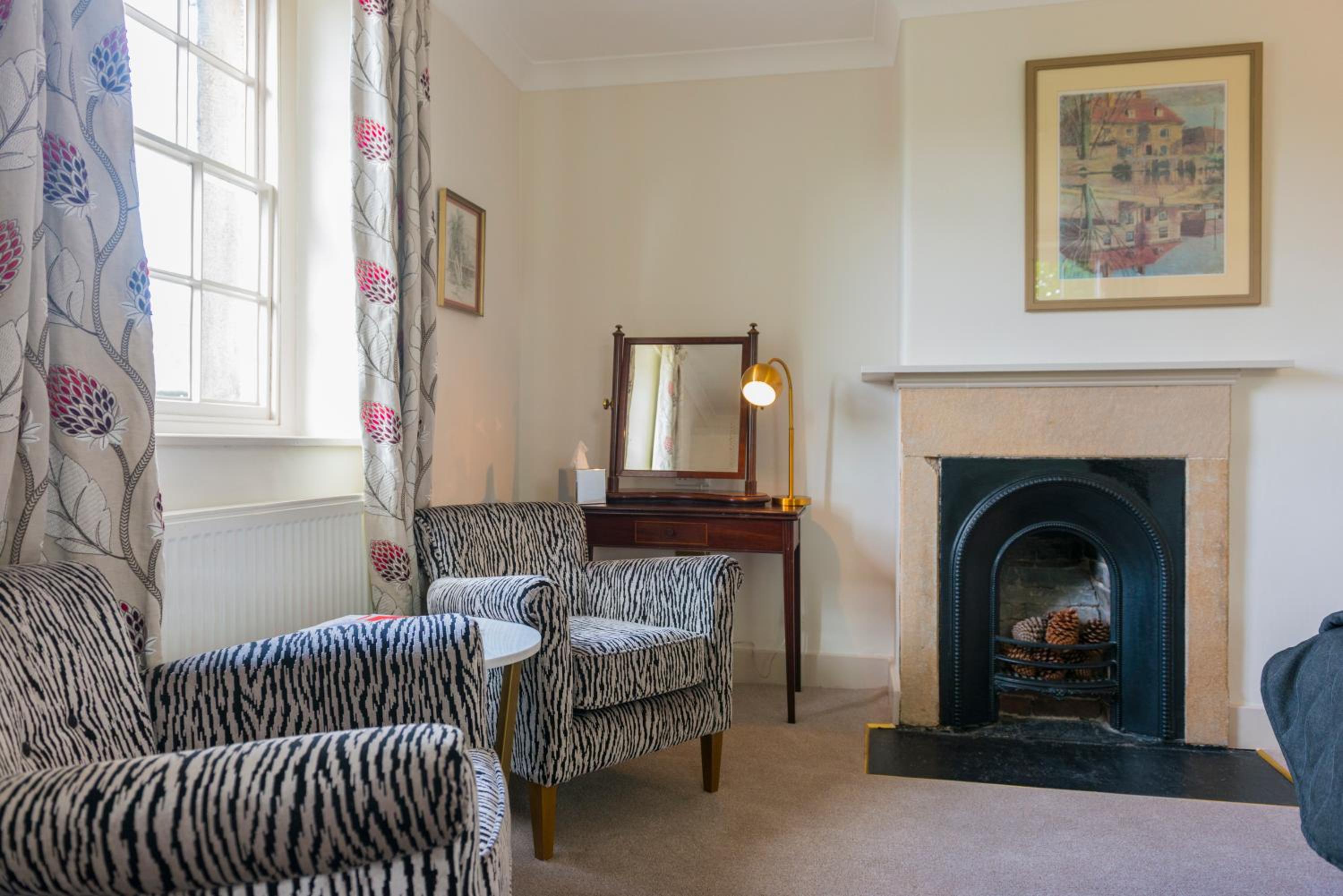 Deluxe Double or Twin Room - Photo 6
