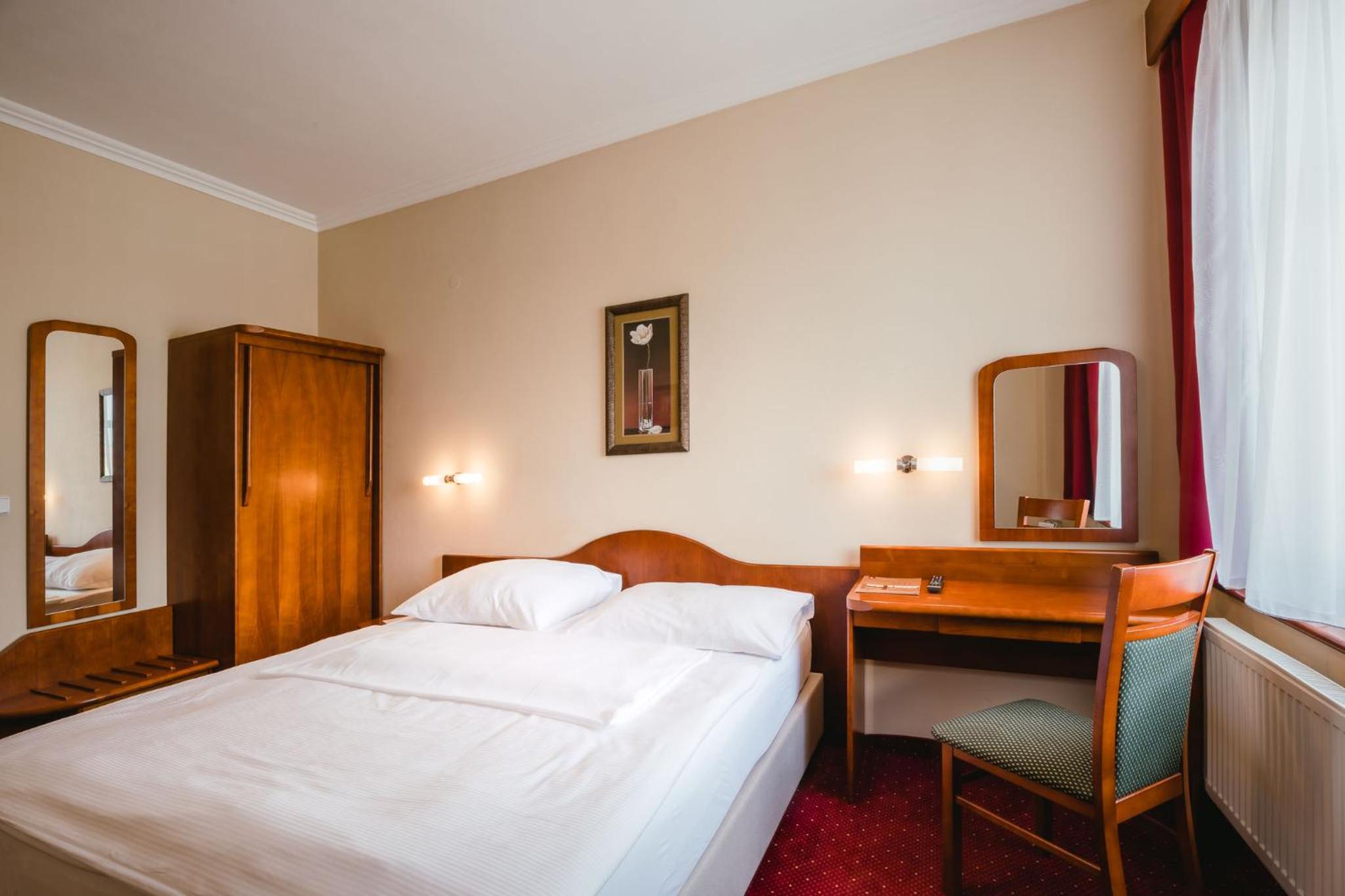 Double or Twin Room photo 2