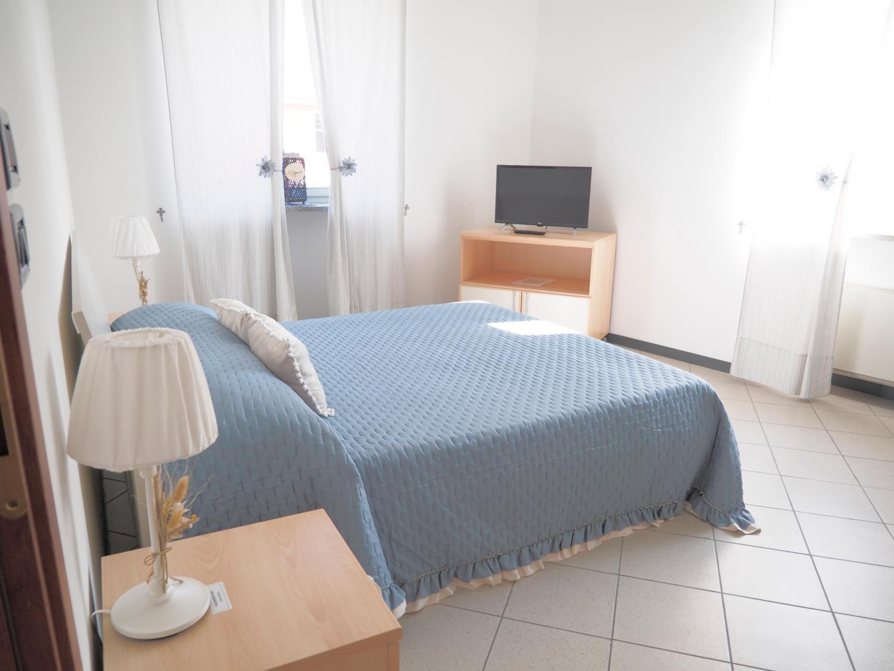 Double Room - Photo 5