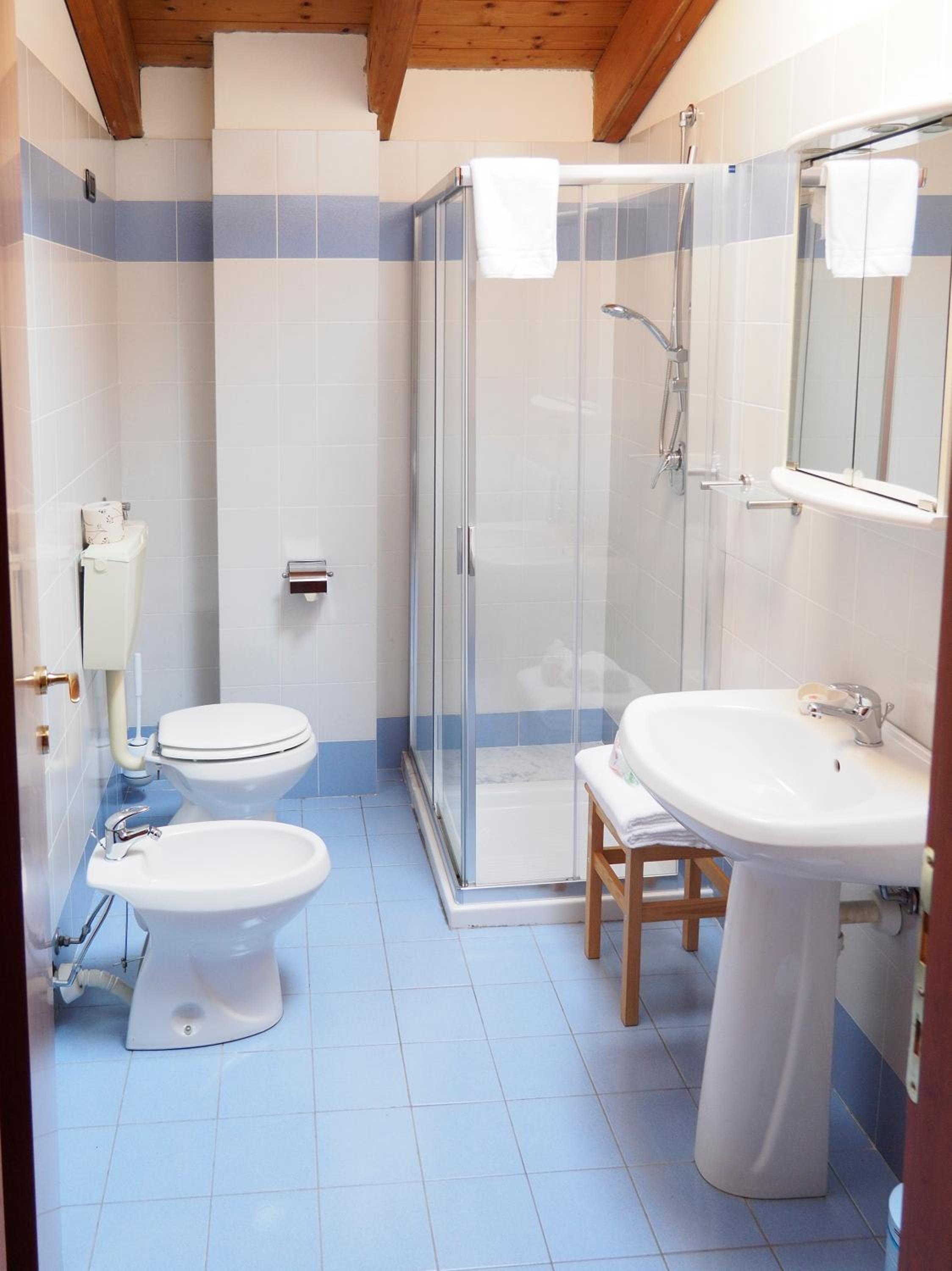 Double Room - Photo 11