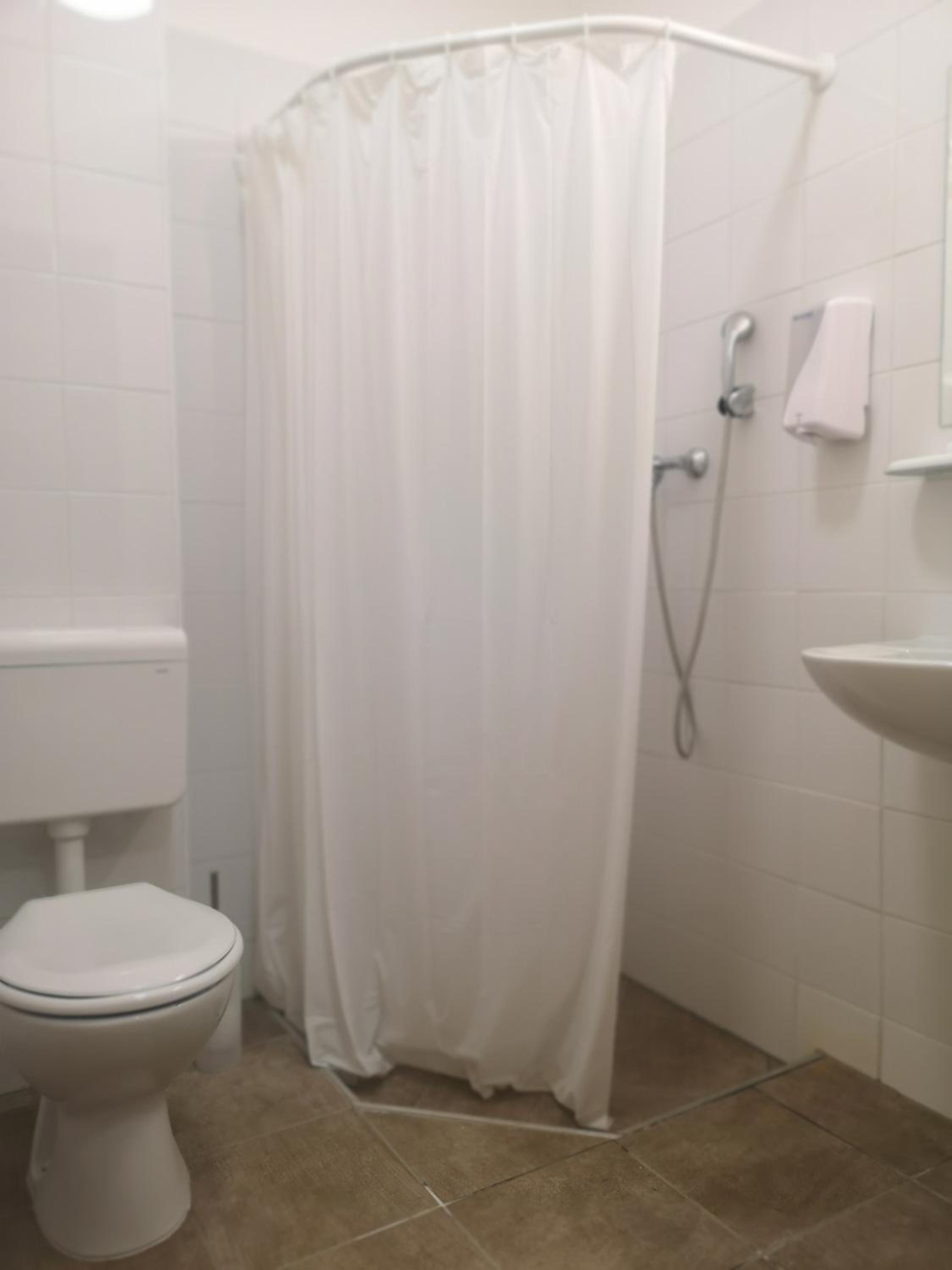 Twin Room with Private Bathroom photo 2