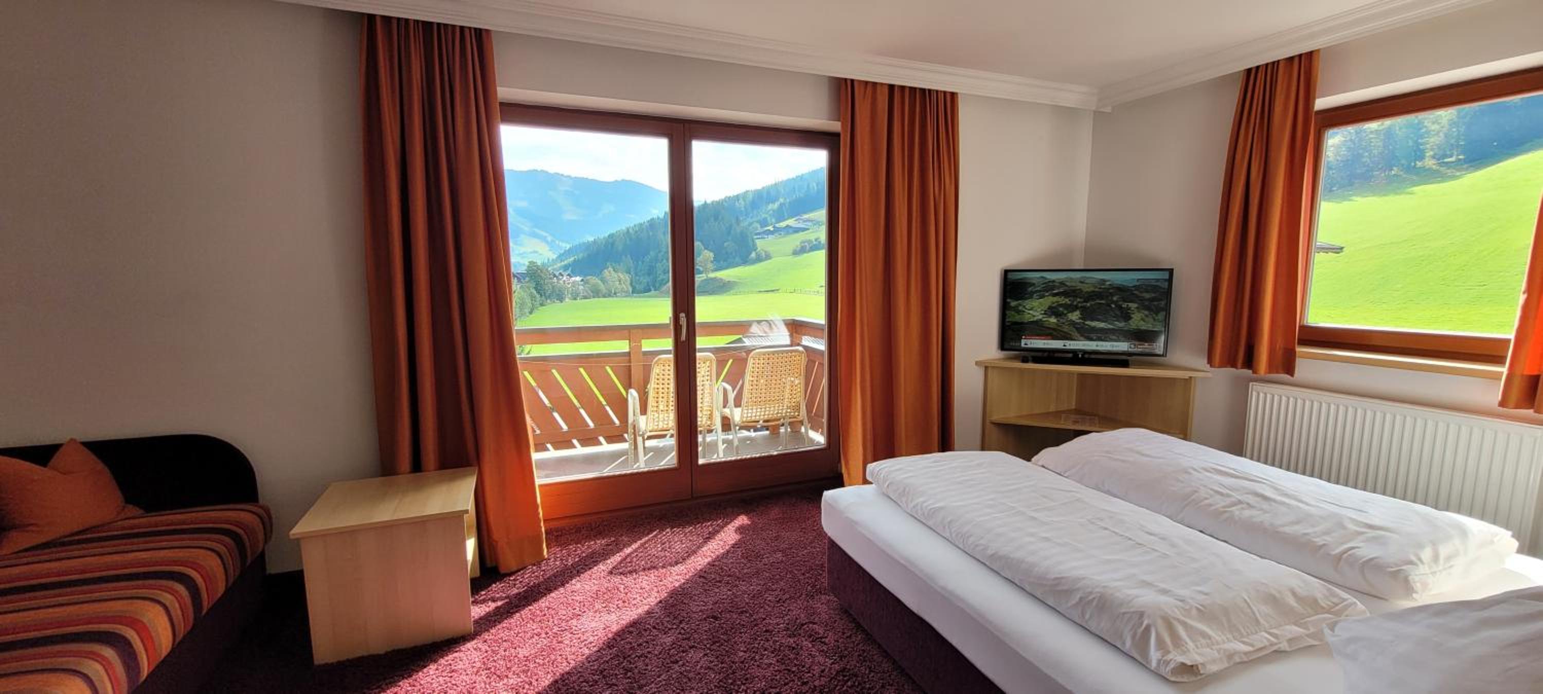 Double Room with Extra Bed photo 3