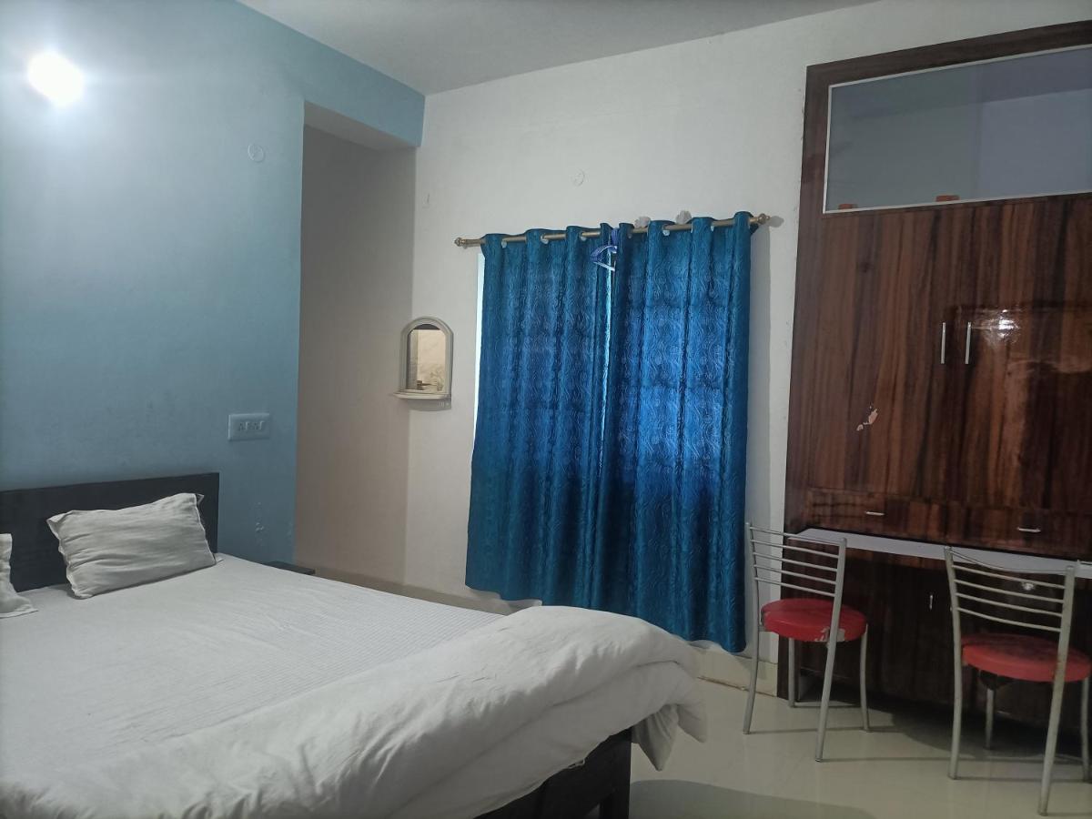 Double or Twin Room with Balcony photo 3