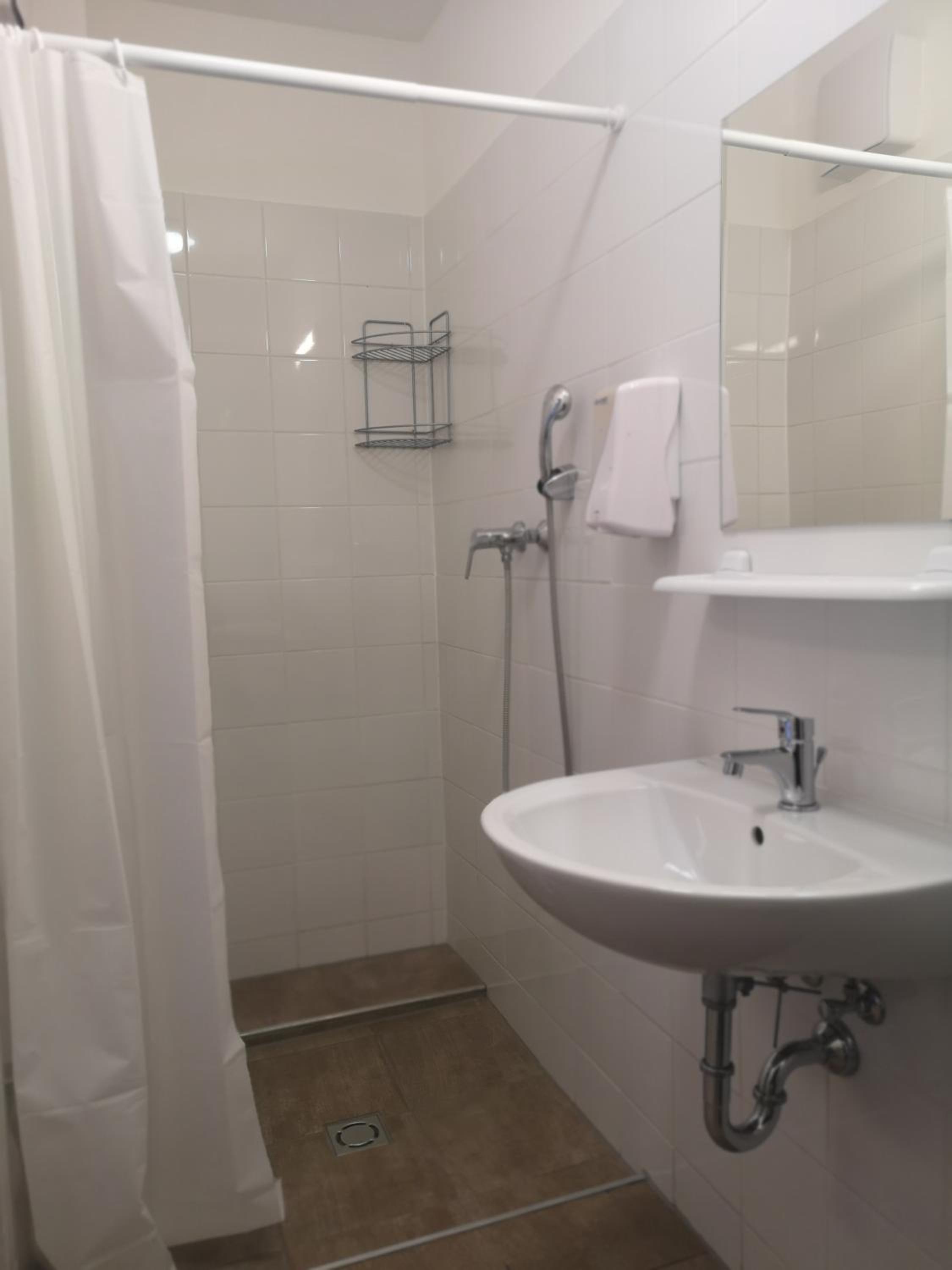 Family Room with Private Bathroom photo 2