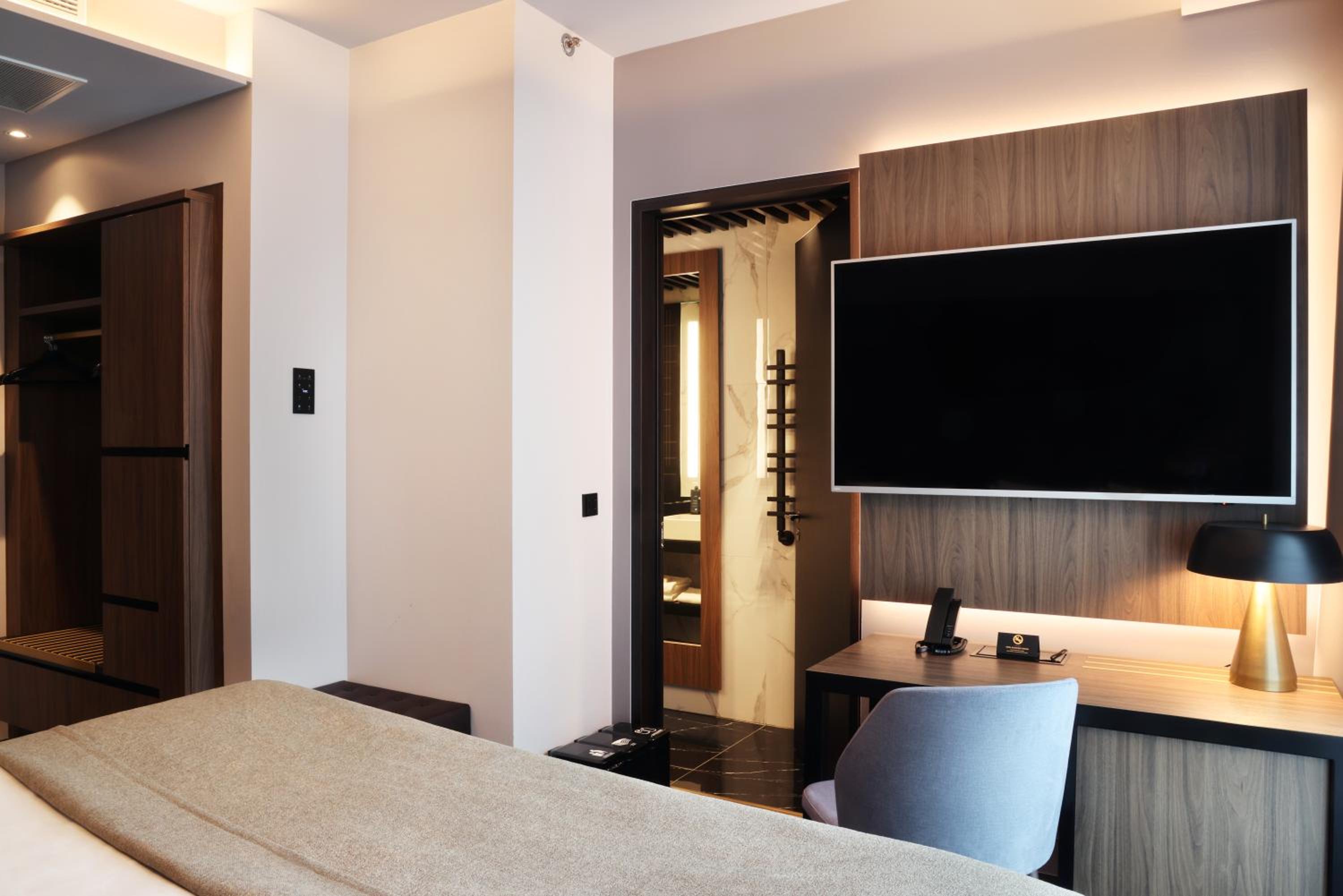 Standard Double Room - Photo 3