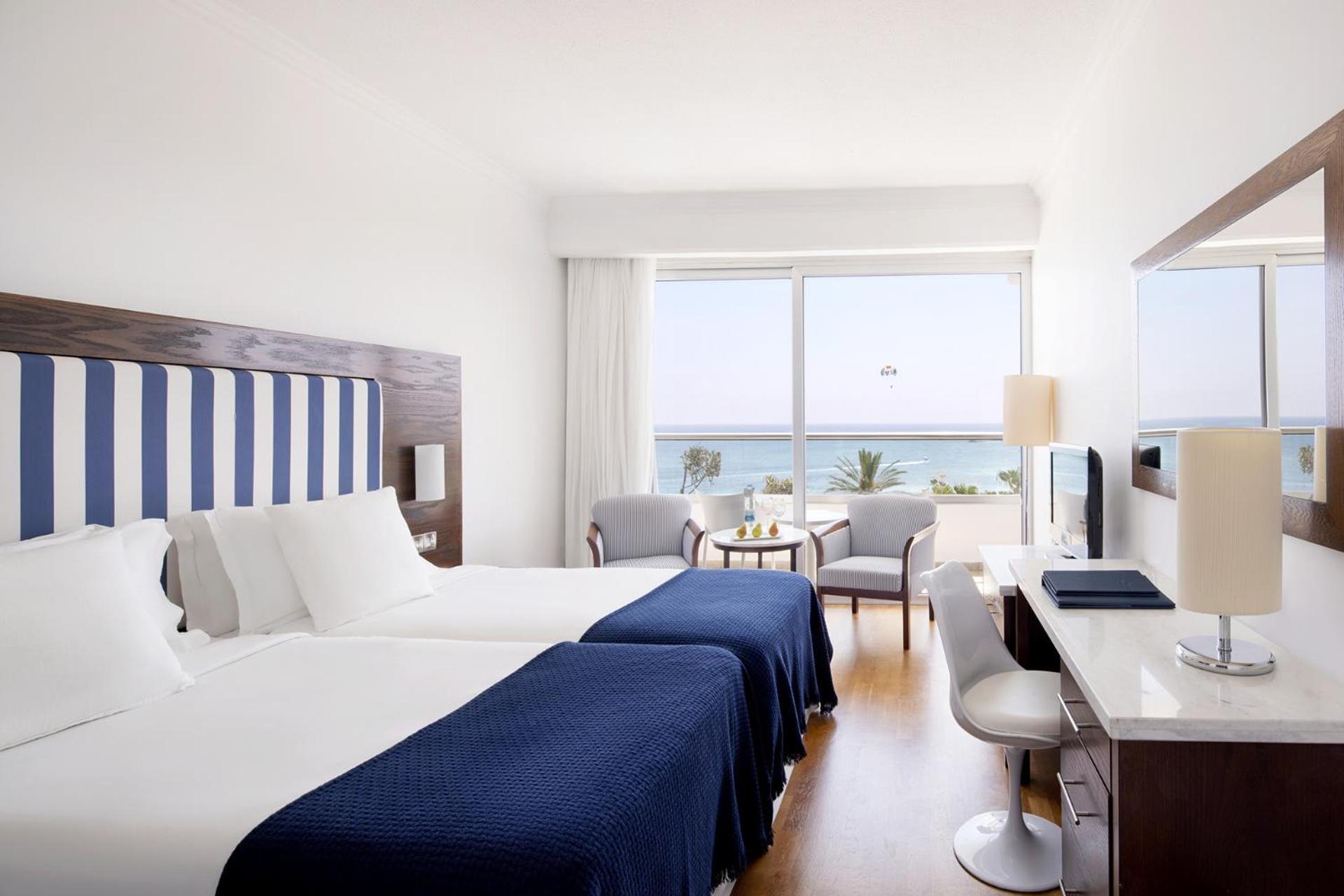 Double or Twin Room with Sea View