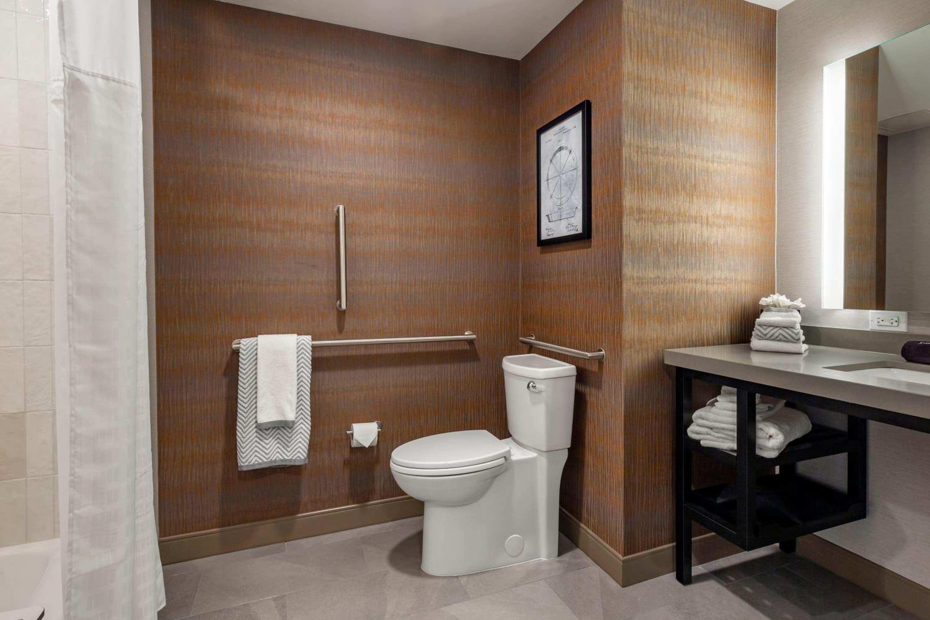 King Room - Accessible/Non Smoking - Photo 3