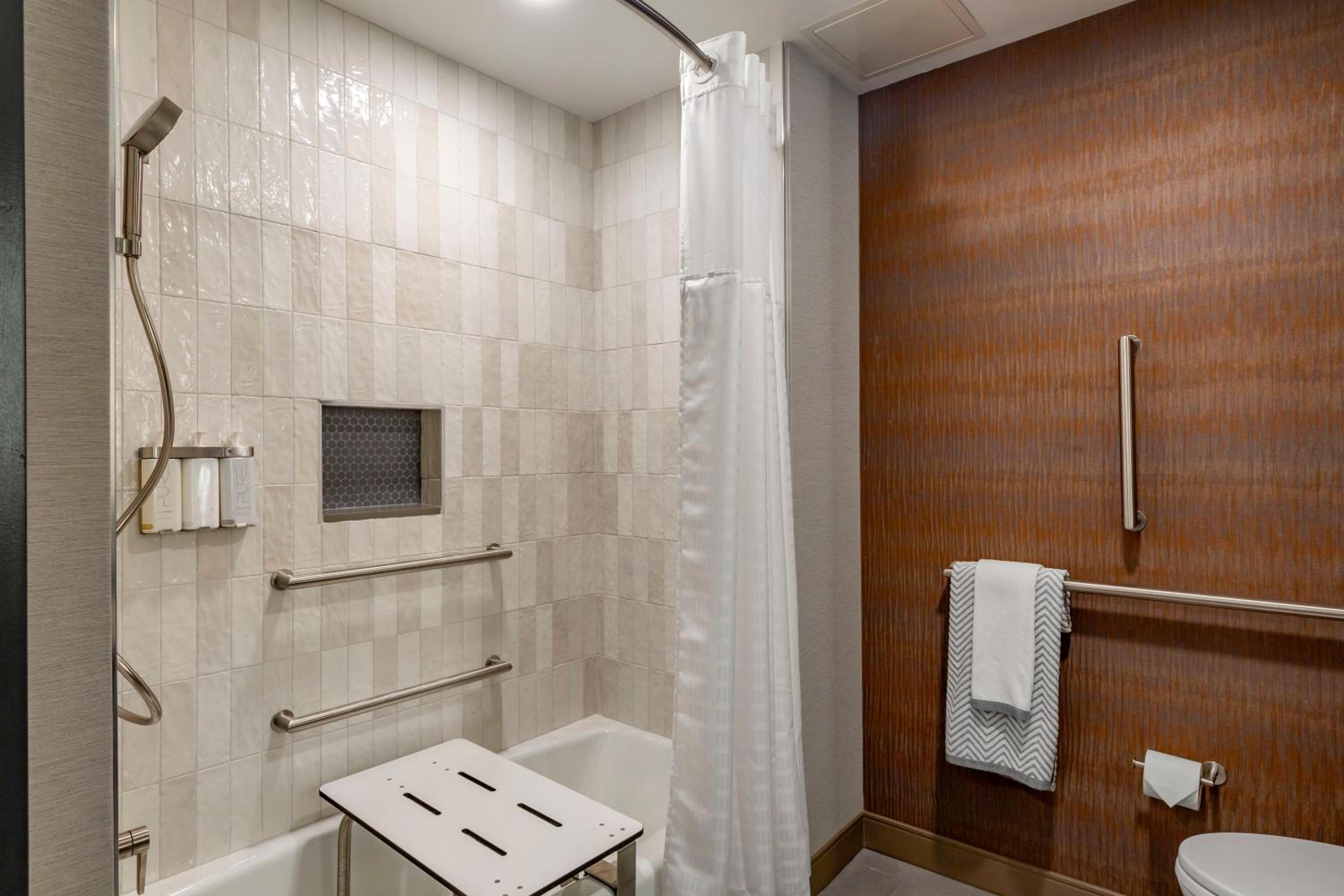 King Room - Accessible/Non Smoking - Photo 5
