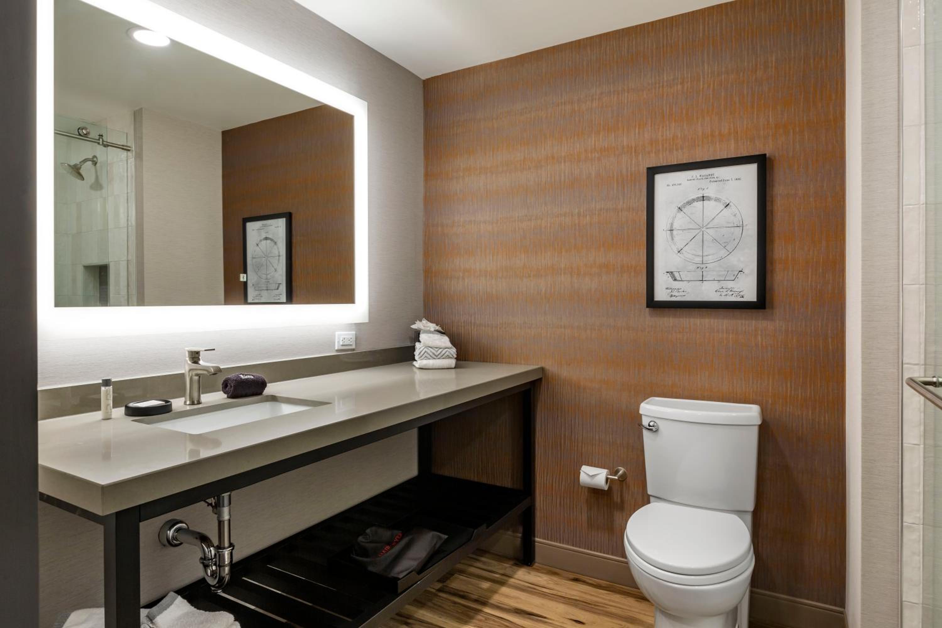 Standard King Room - Non Smoking - Photo 3