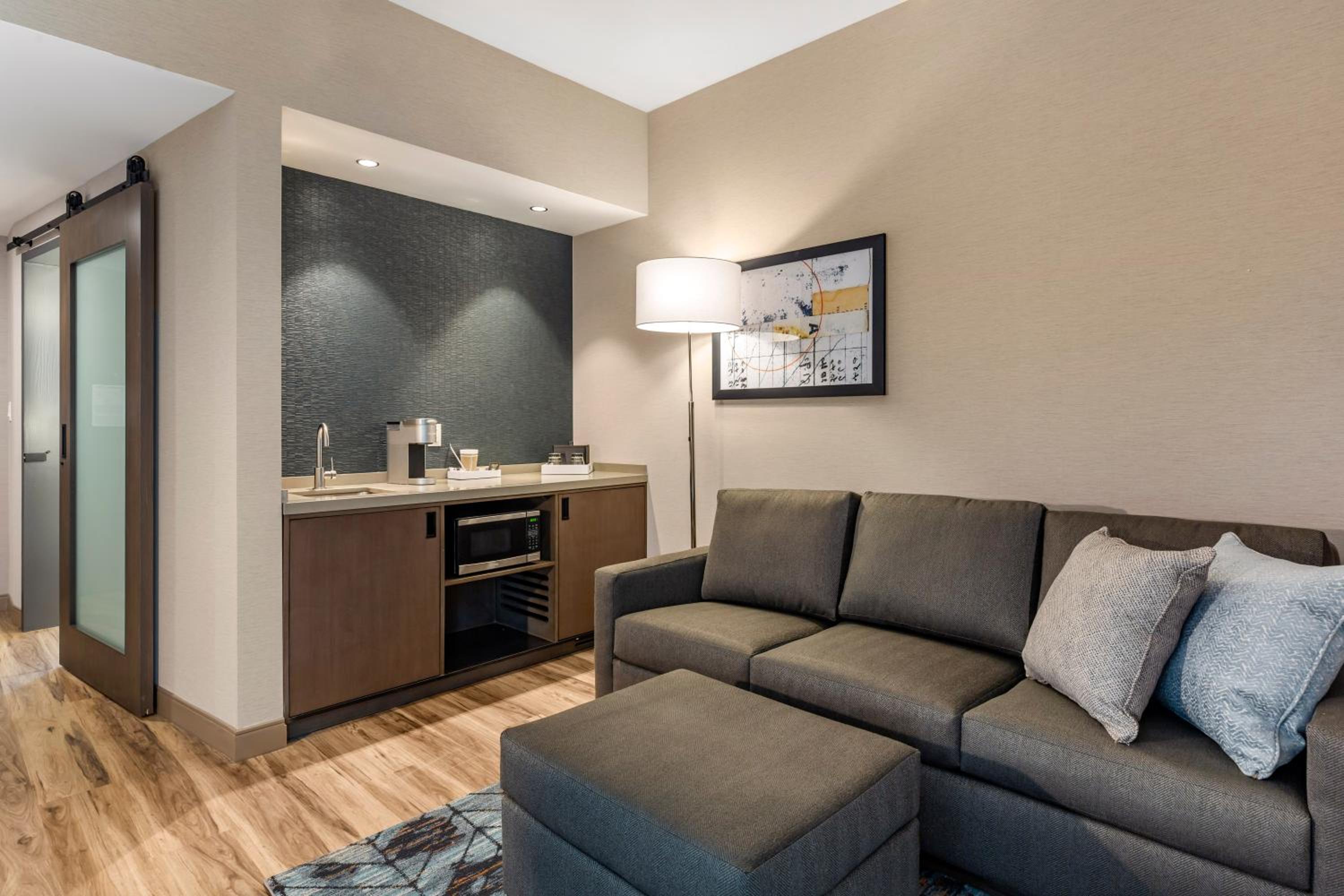 King Suite - Non Smoking - Photo 3