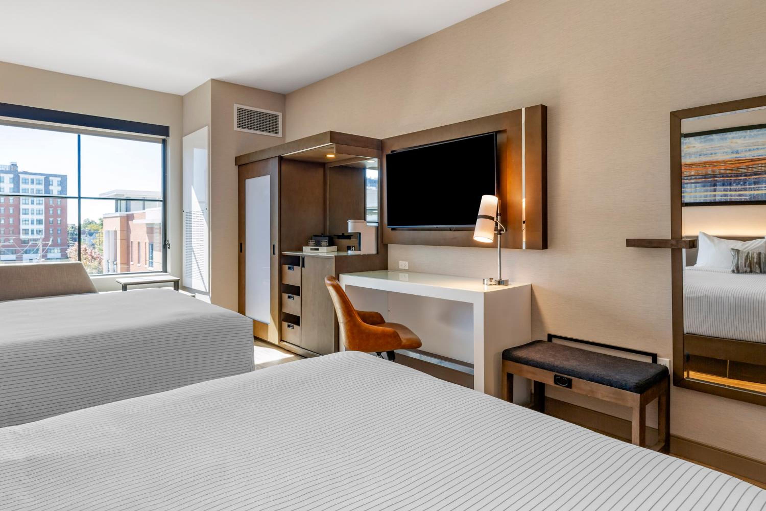 Standard Queen Room with Two Queen Beds - Non Smoking - Photo 2