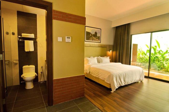 Deluxe Double Room with Balcony photo 1