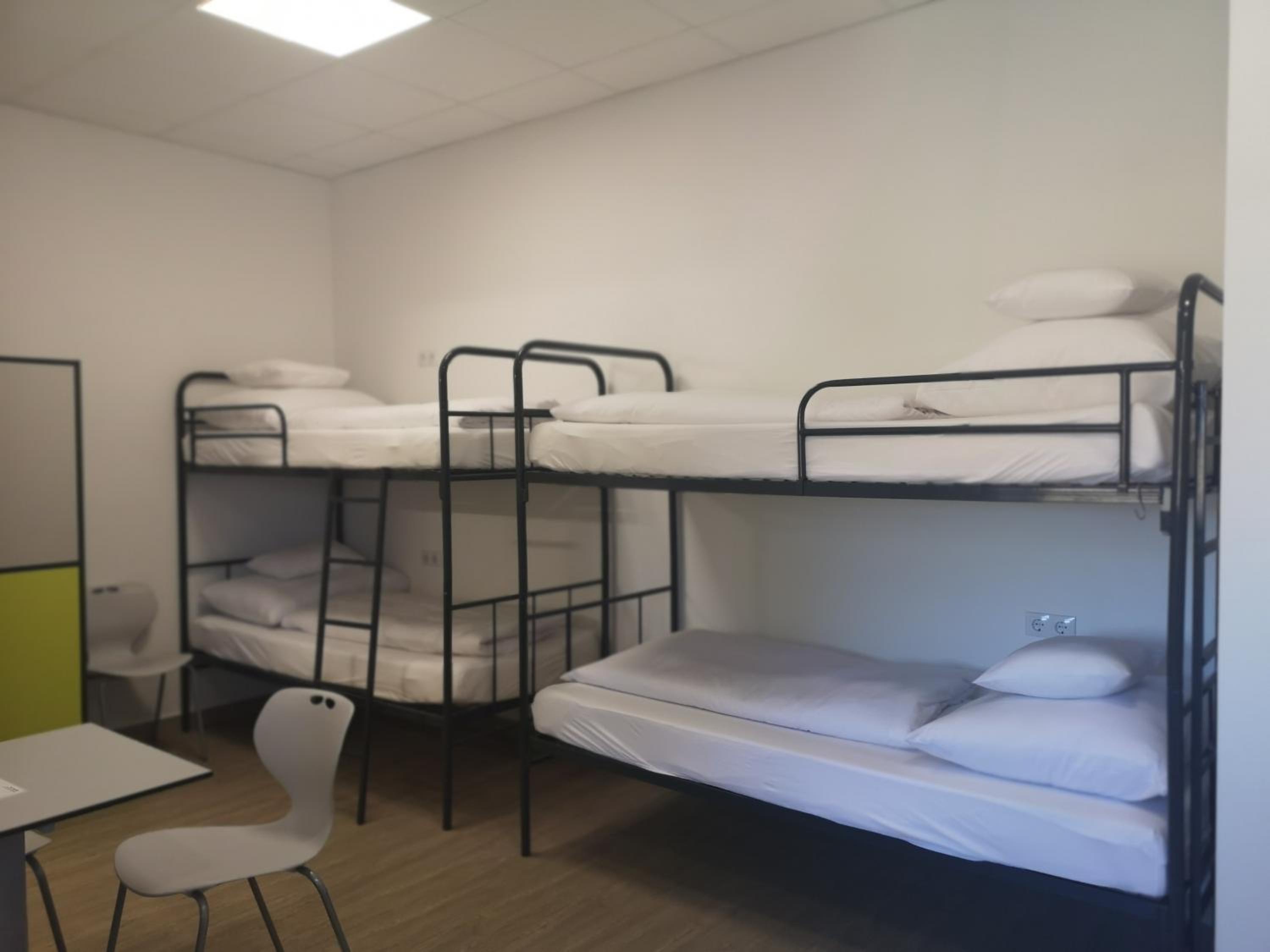 6-Bed Mixed Dormitory Room photo 2