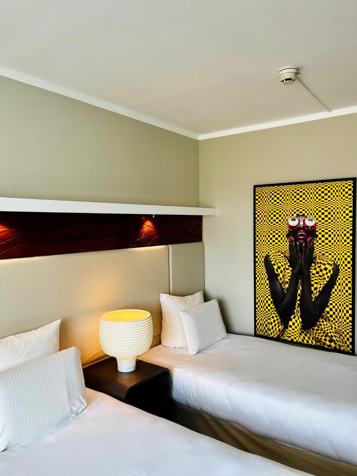Superior Twin Room with City View - Photo 5