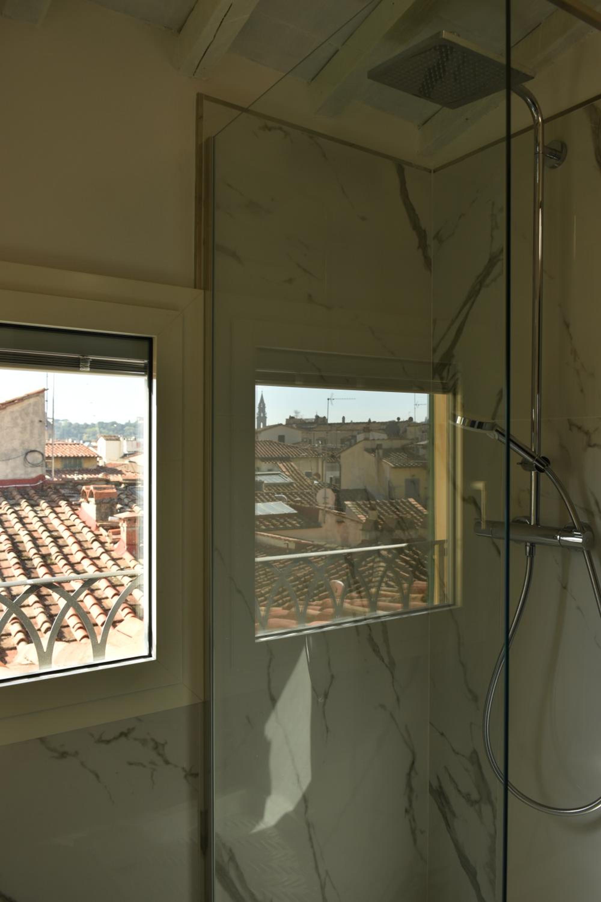 Apartment with Balcony photo 3