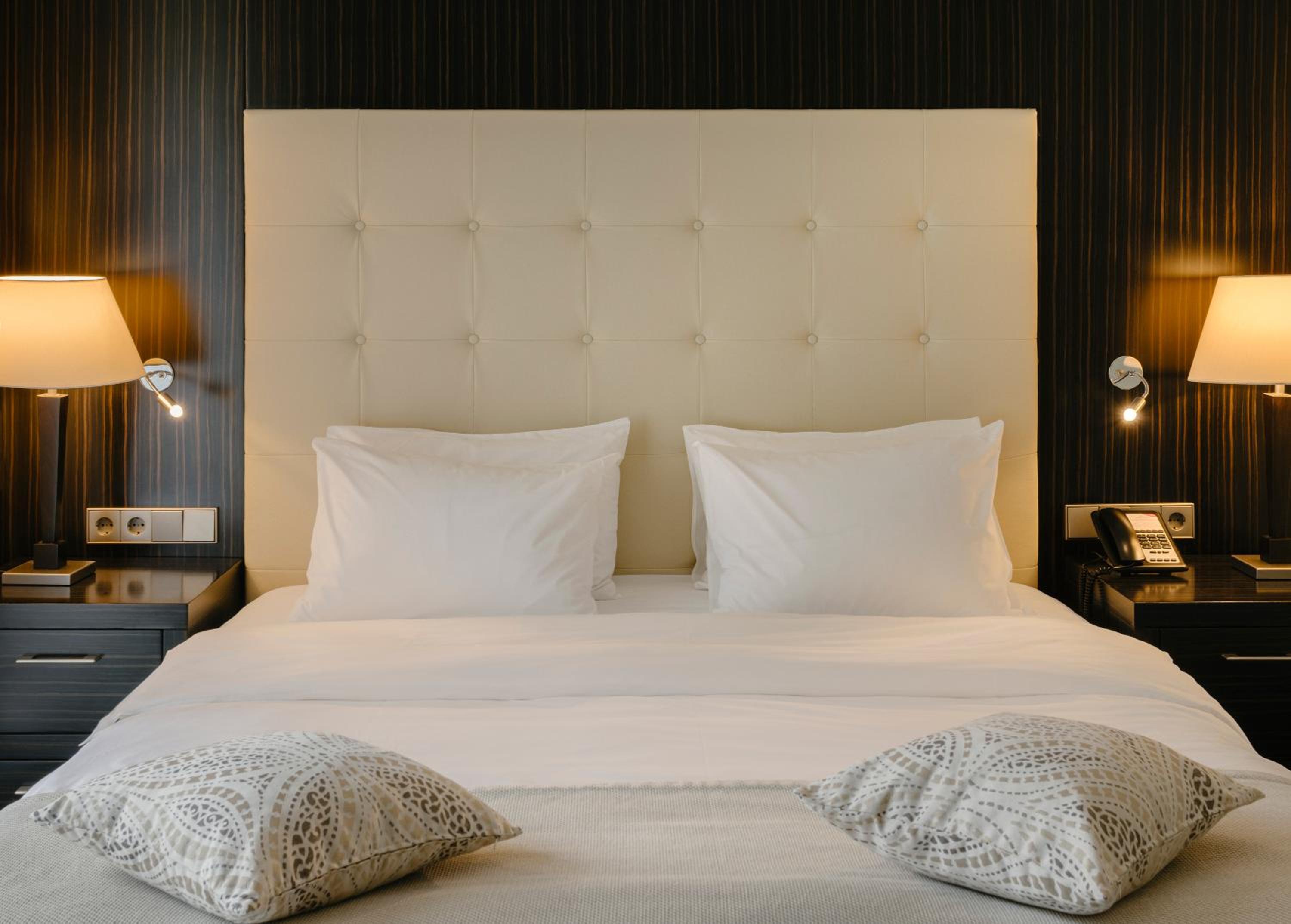 King Room with River View - Accessible