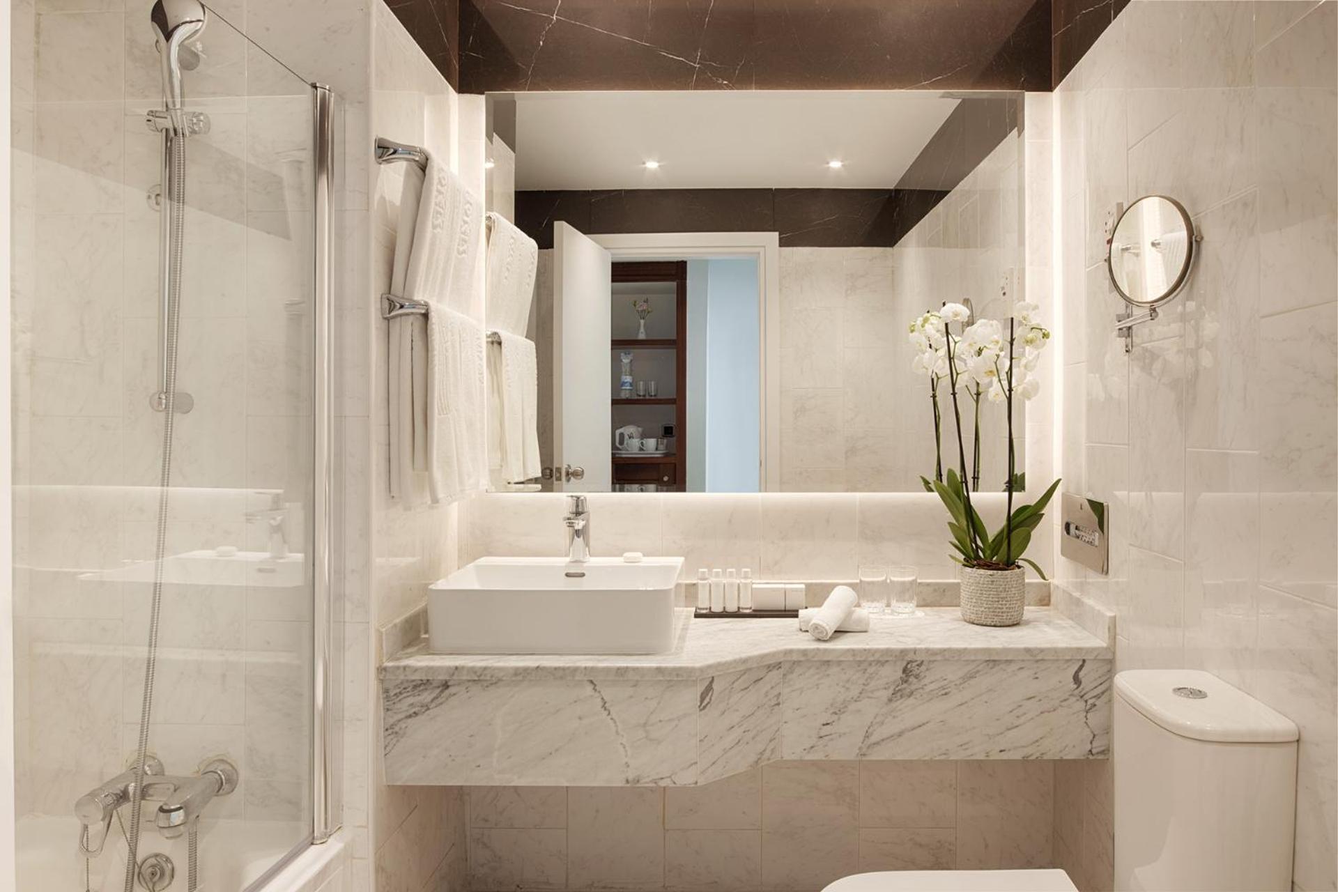 Double or Twin Room with Sea View photo 2