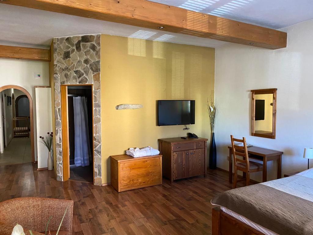 Double Room - Photo 2