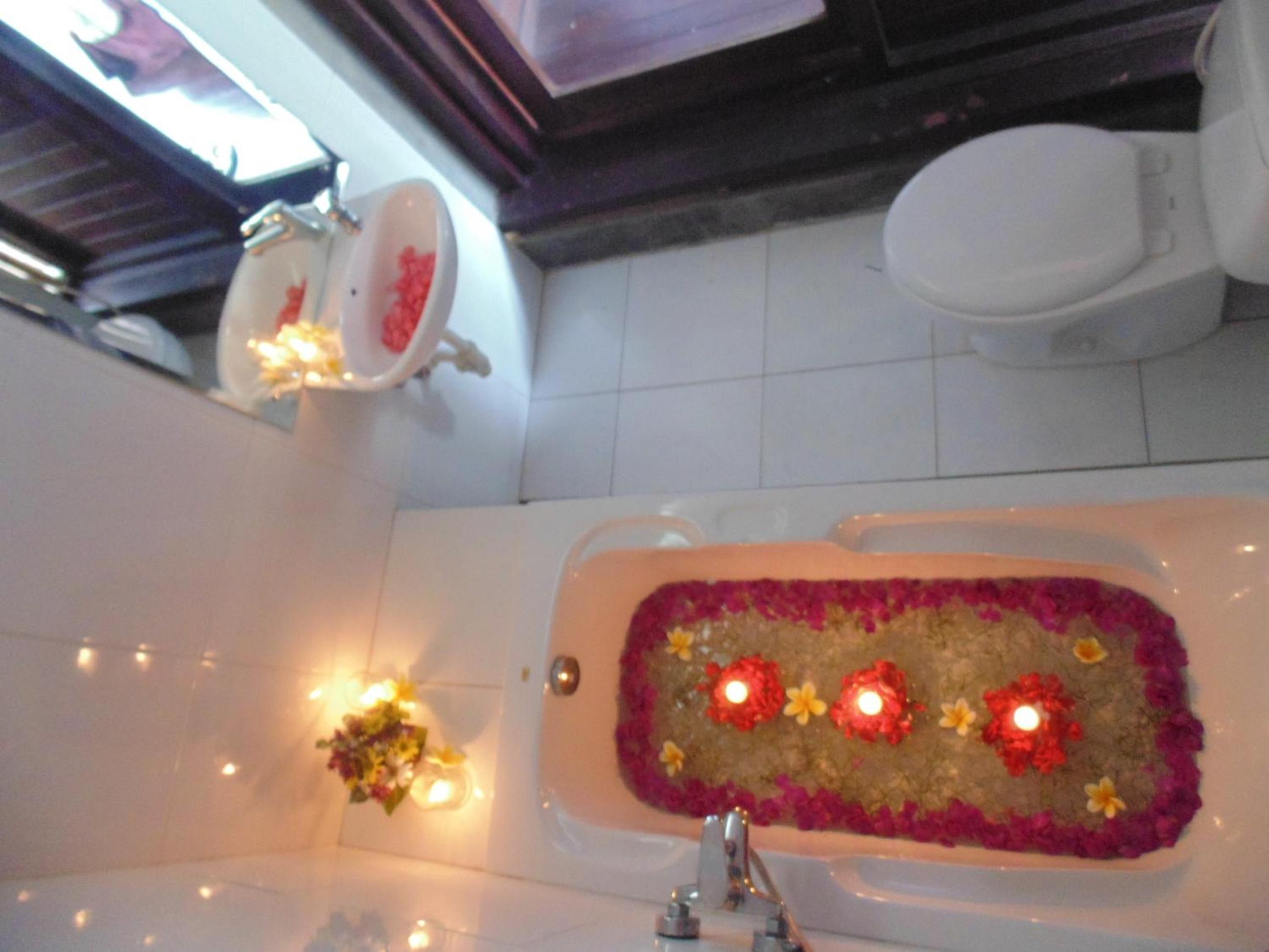 Deluxe Bungalow with Garden View - Photo 3