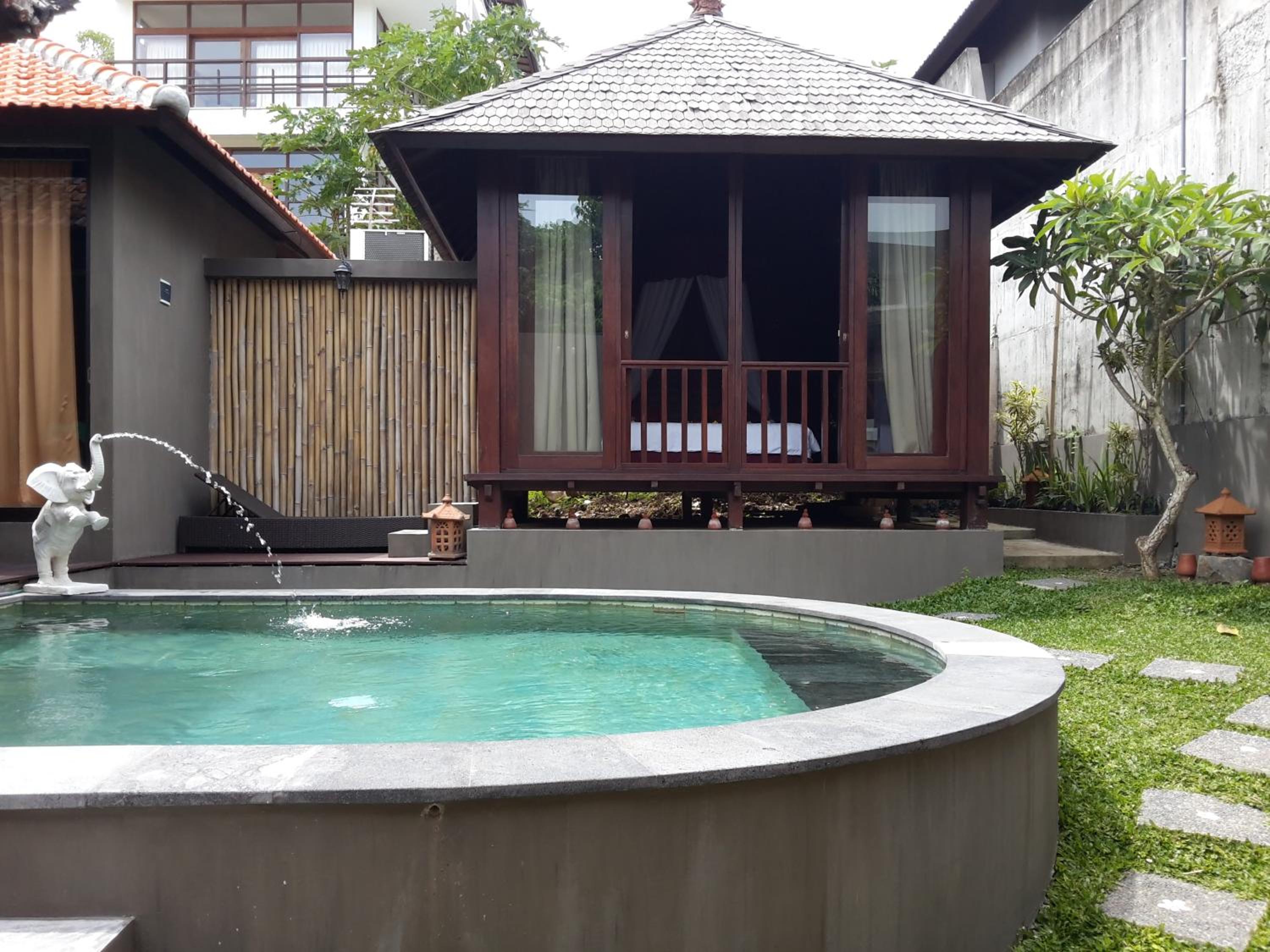 Deluxe Bungalow with Garden View - Photo 16