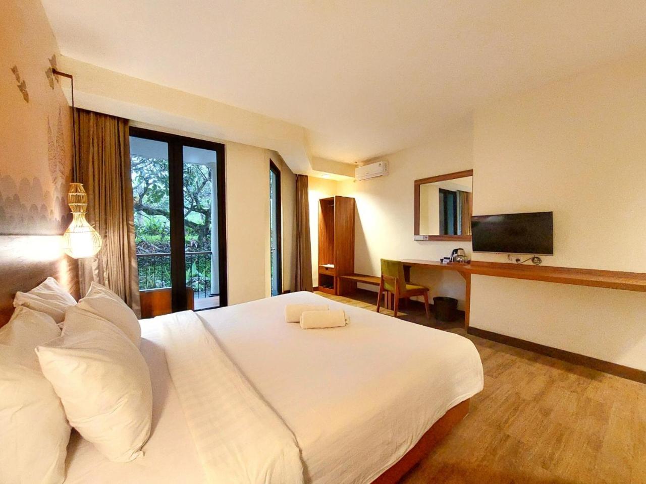 Deluxe King Room photo 2