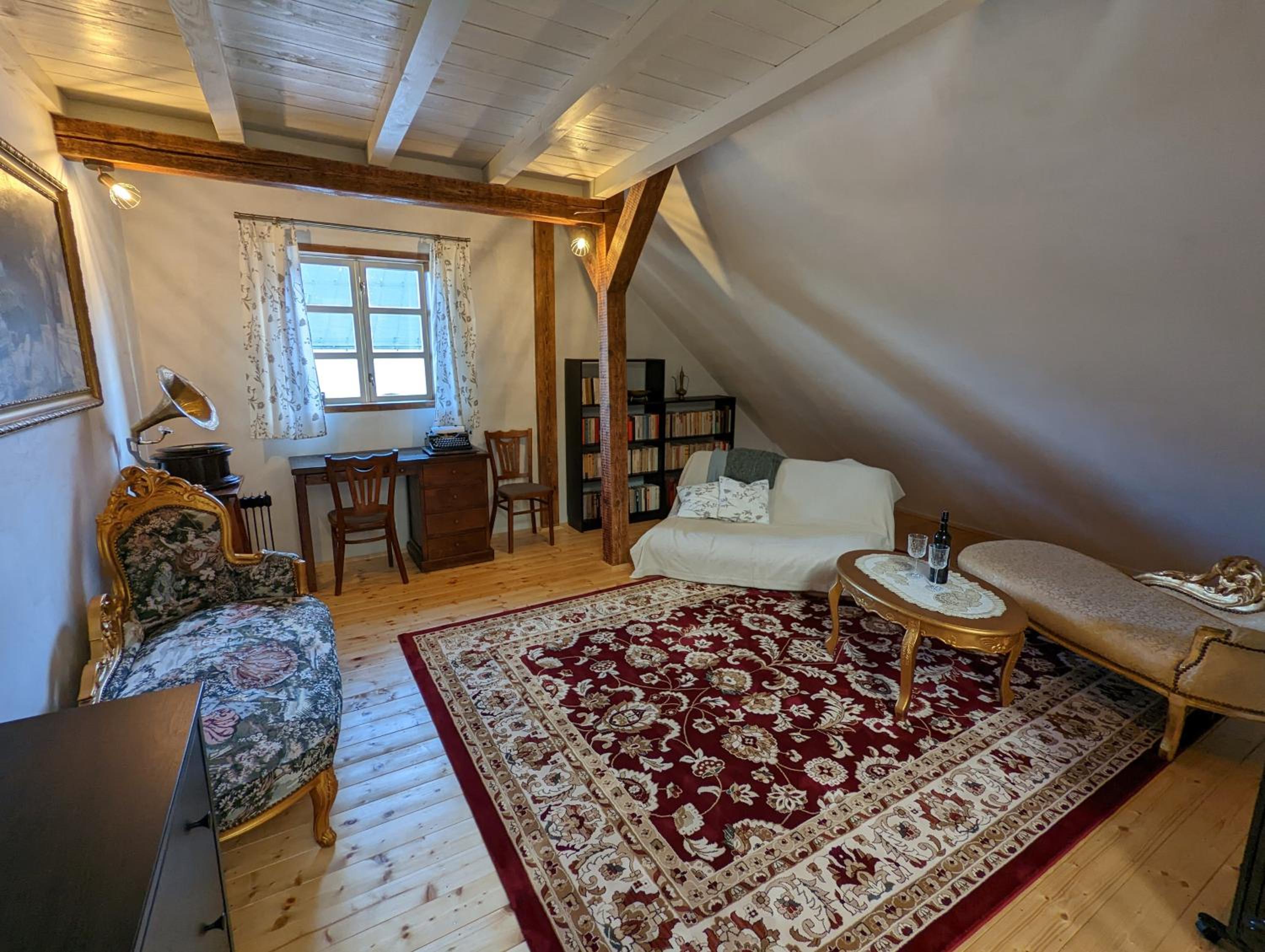One-Bedroom Apartment - Photo 1