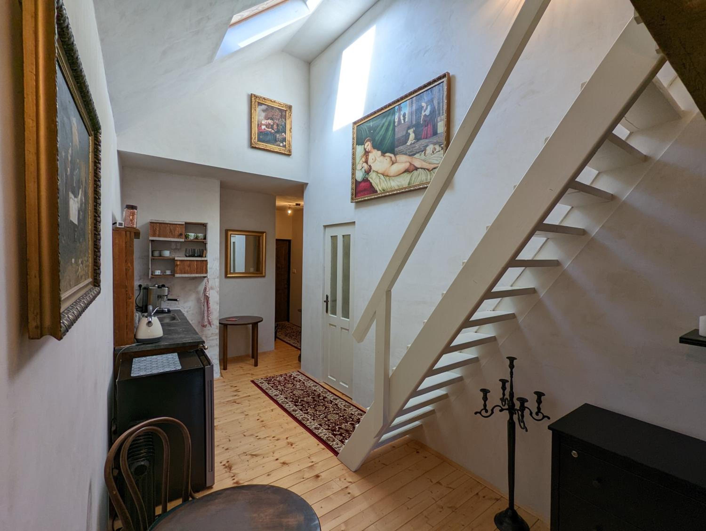 One-Bedroom Apartment - Photo 8