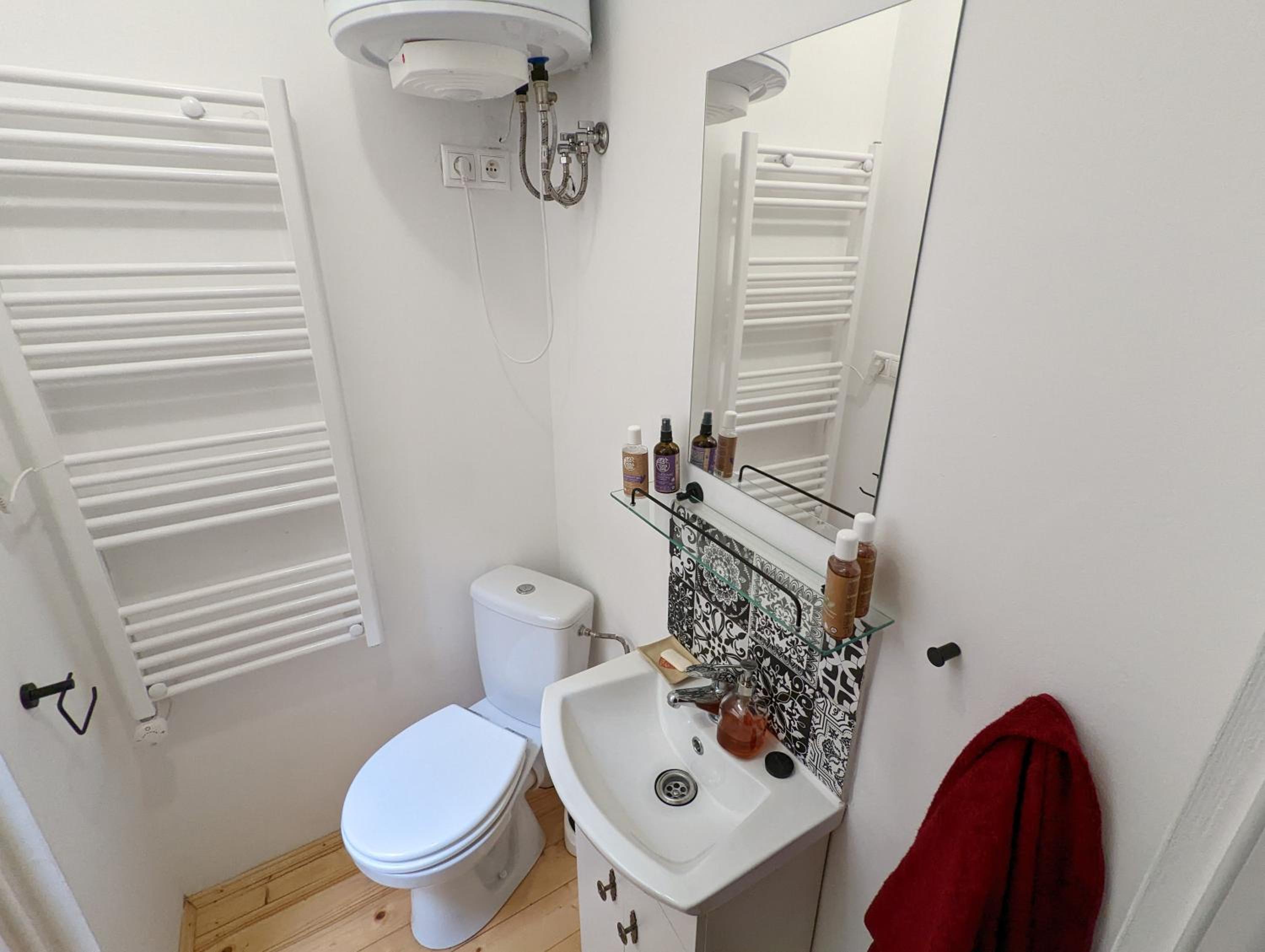 One-Bedroom Apartment - Photo 9