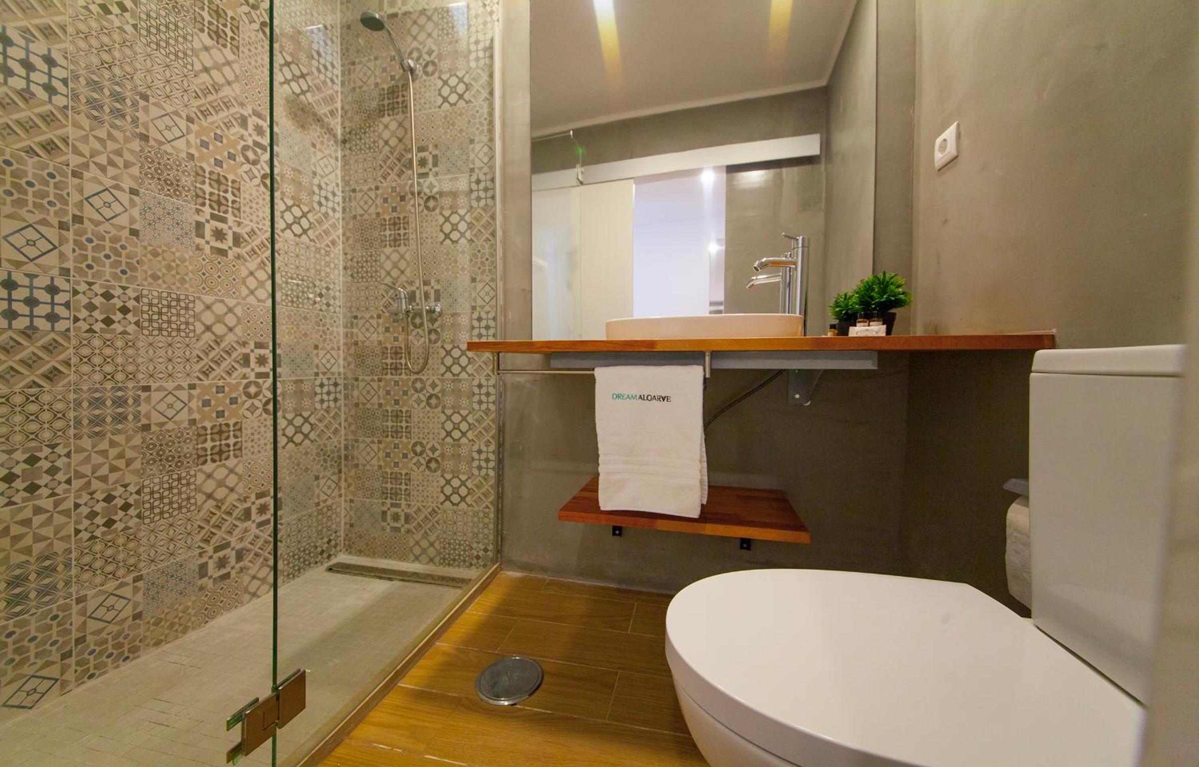 One-Bedroom Apartment - Photo 8
