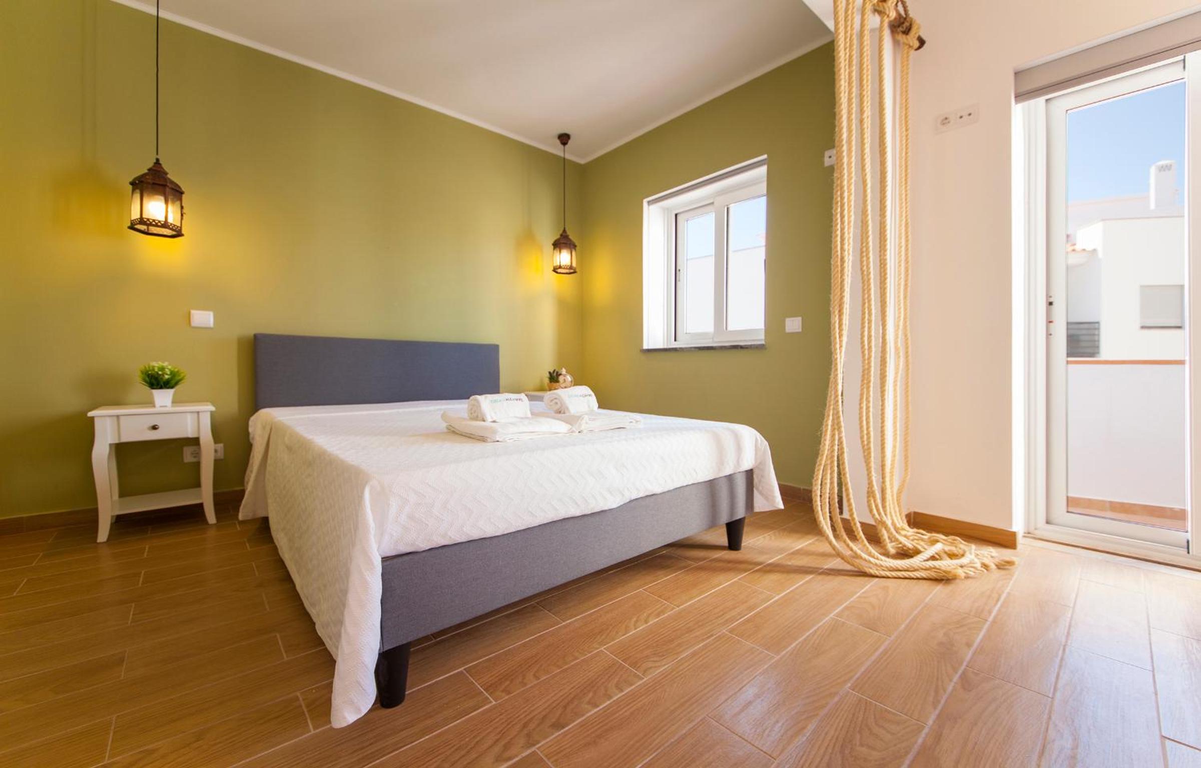 One-Bedroom Apartment - Photo 2