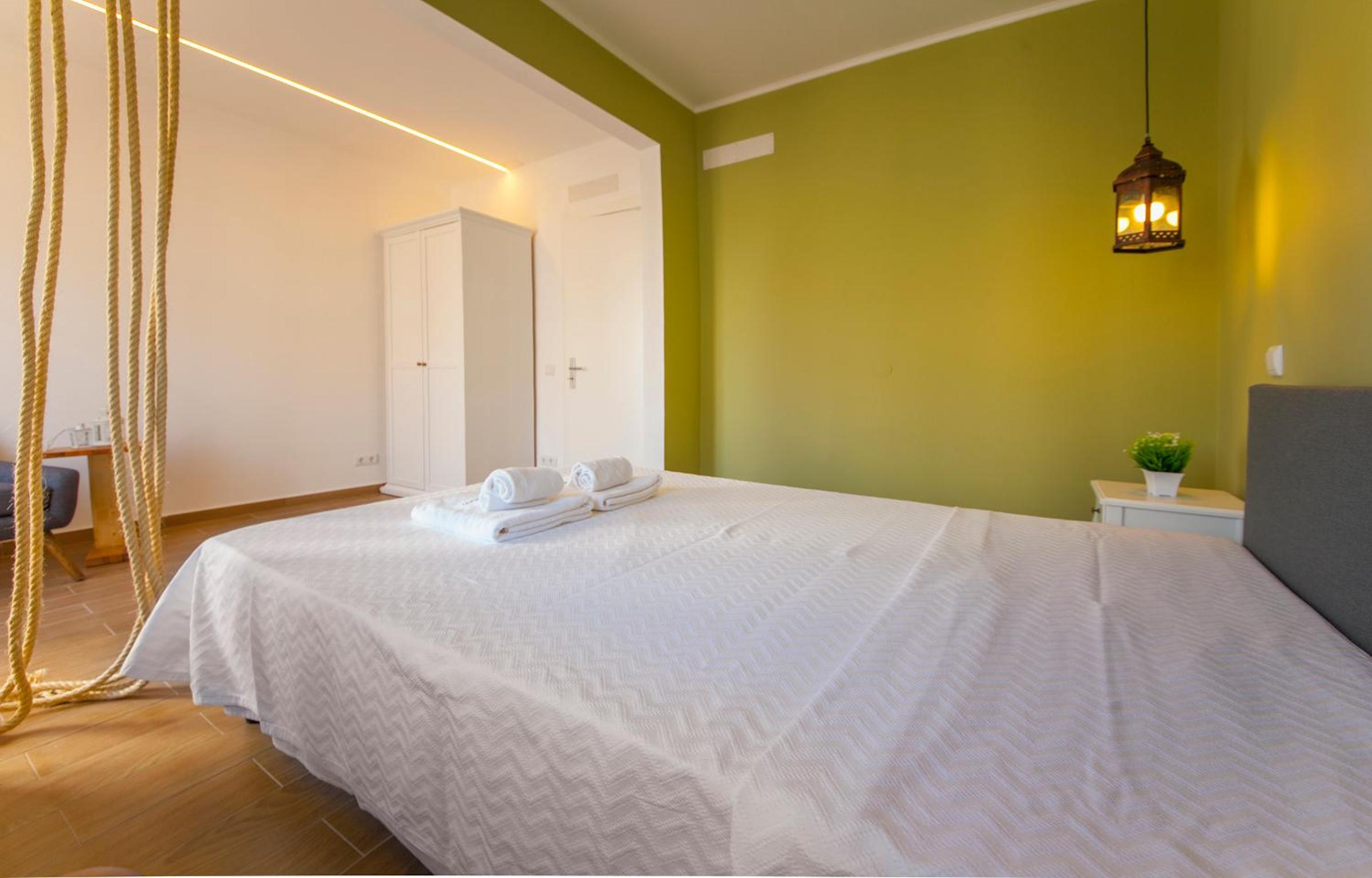 One-Bedroom Apartment - Photo 16