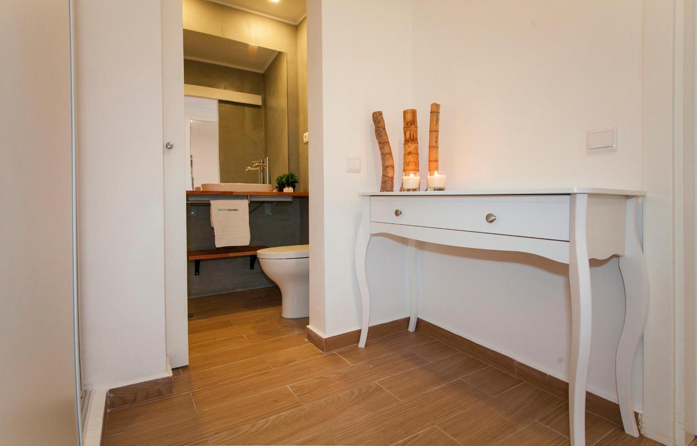 One-Bedroom Apartment - Photo 14